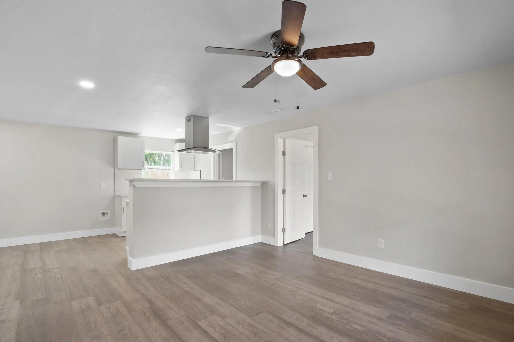 Photo 5 of 713 BURKETT ST