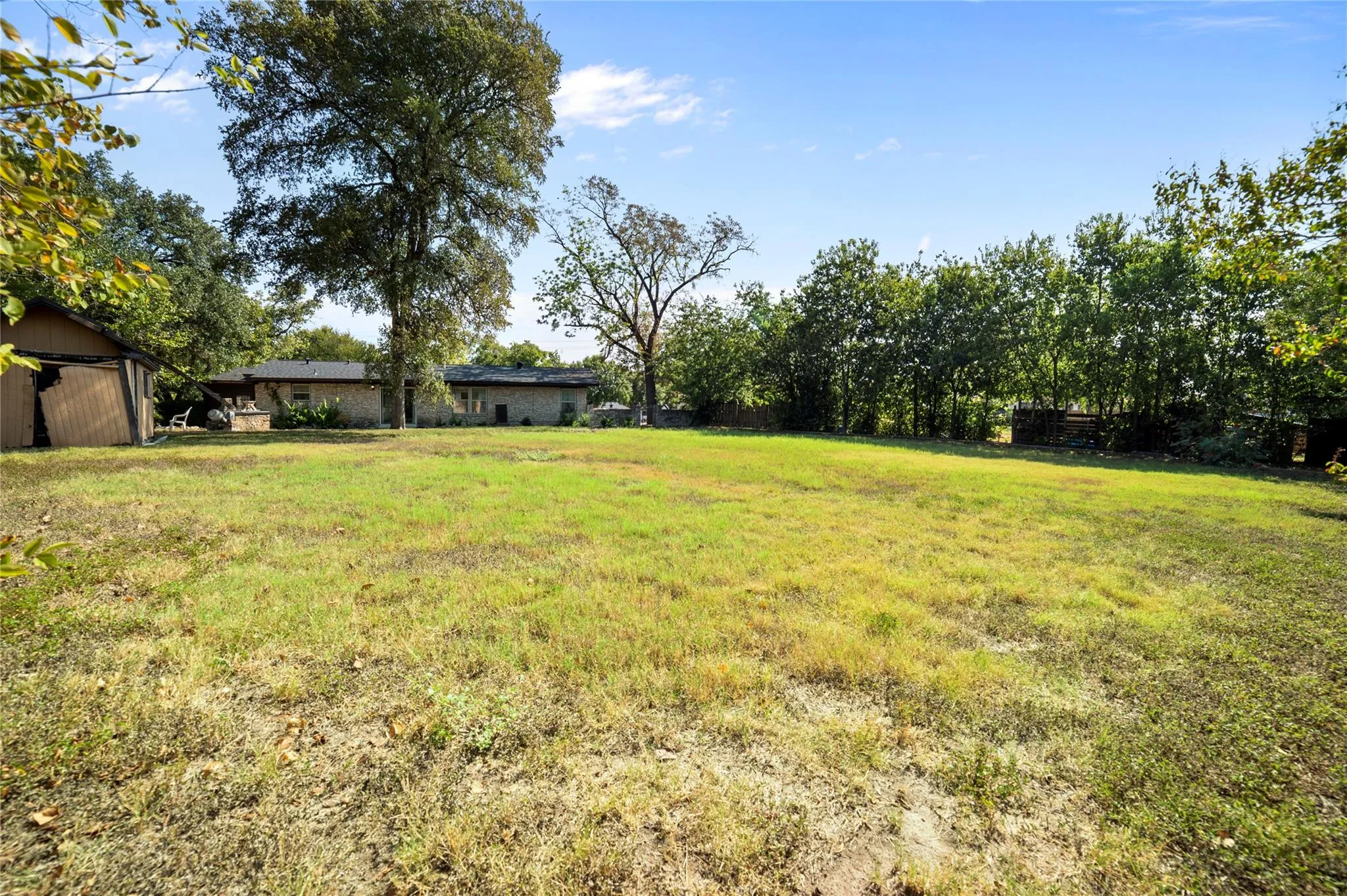 Photo 5 of 1105 E APPLEGATE DR