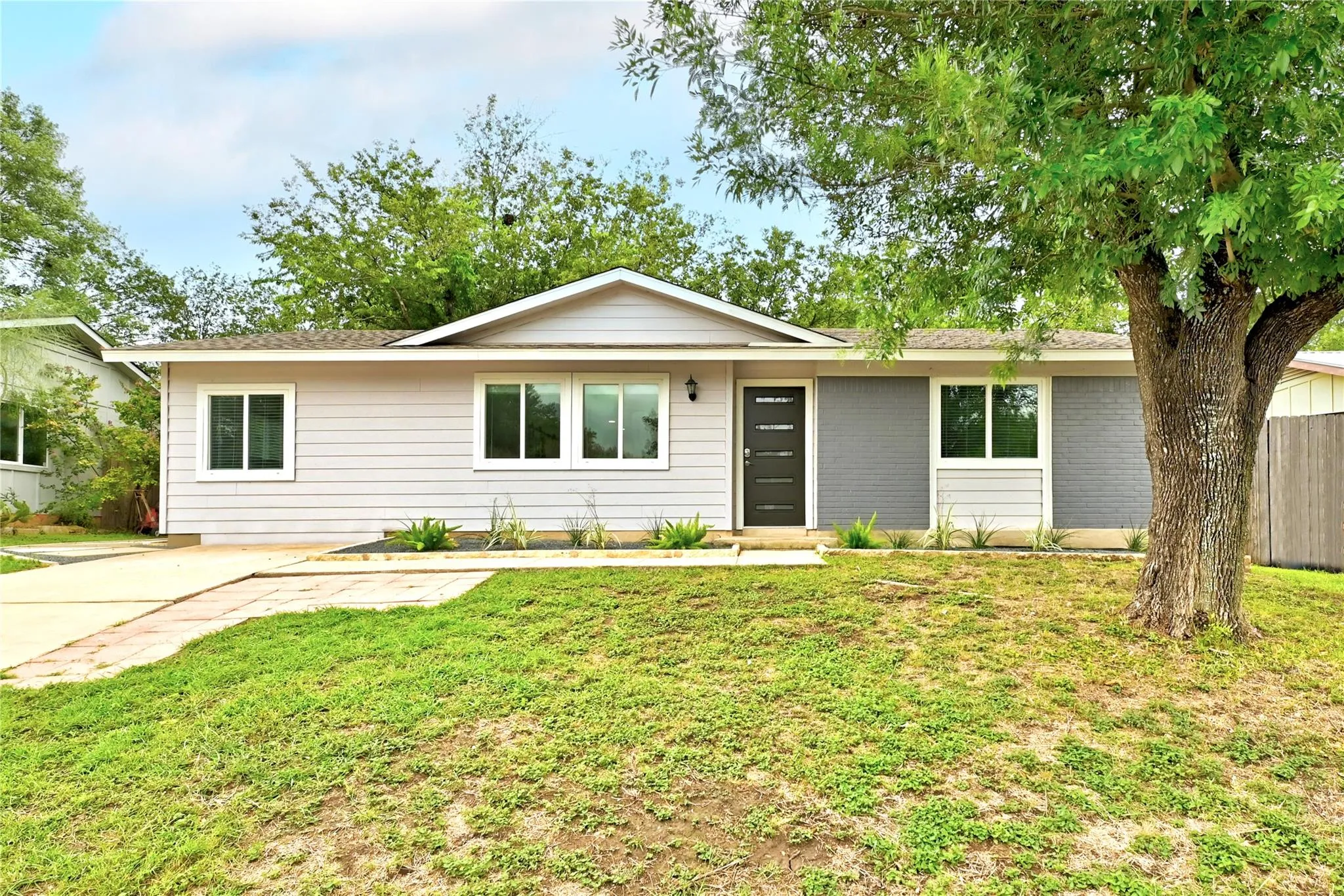 Photo of 707 GREAT BRITAIN BLVD, Austin, TX, 78748