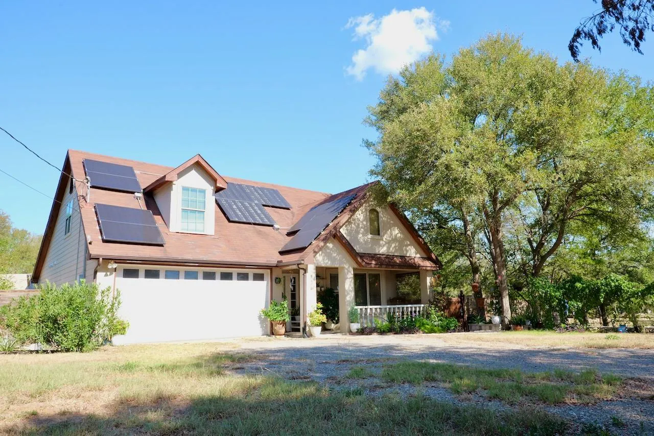 Photo of 134 DEEP WOODS DR, Cedar Creek, TX, 78612