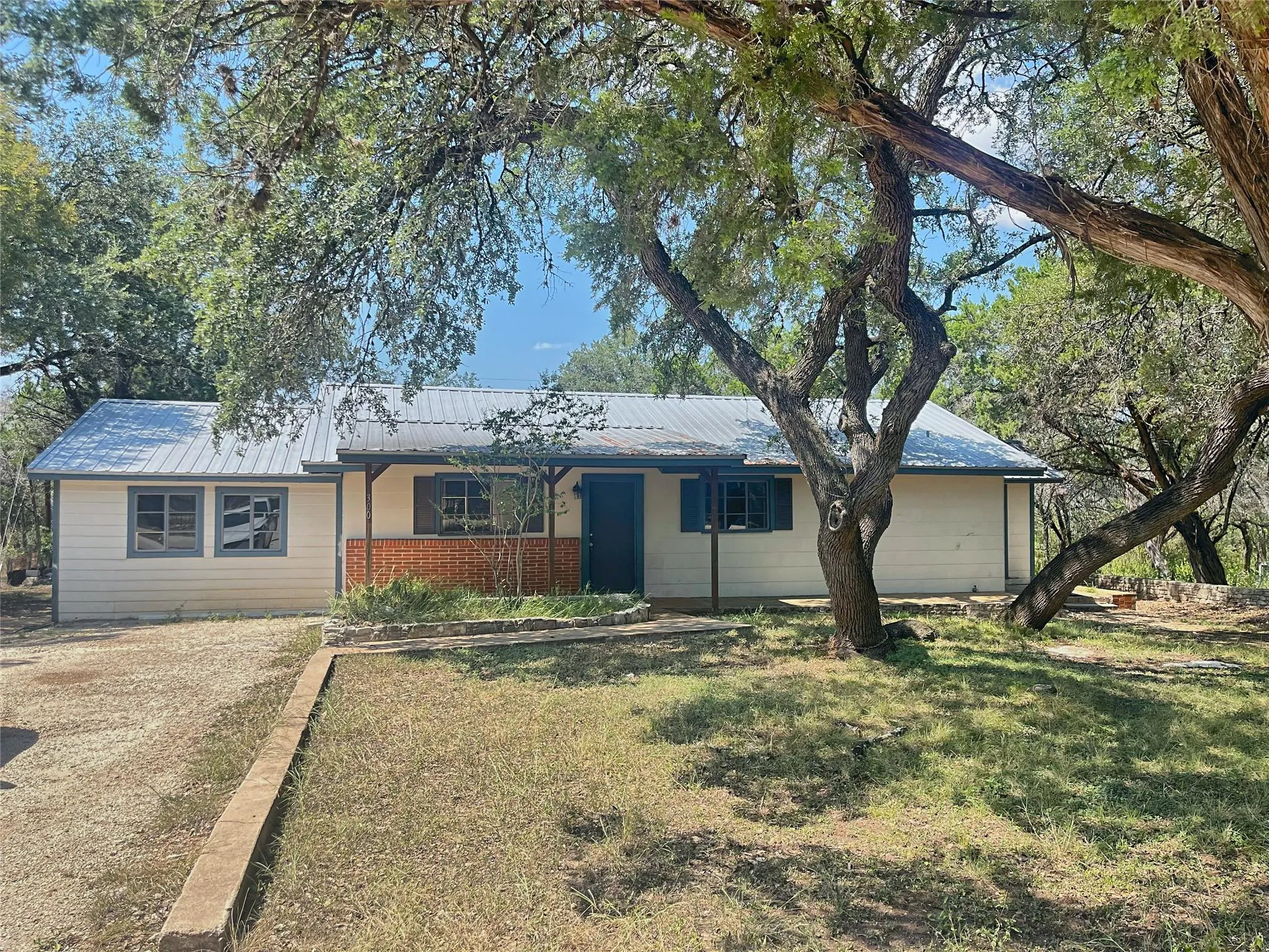 Photo of 300 STONE RIDGE DR, Austin, TX, 78734