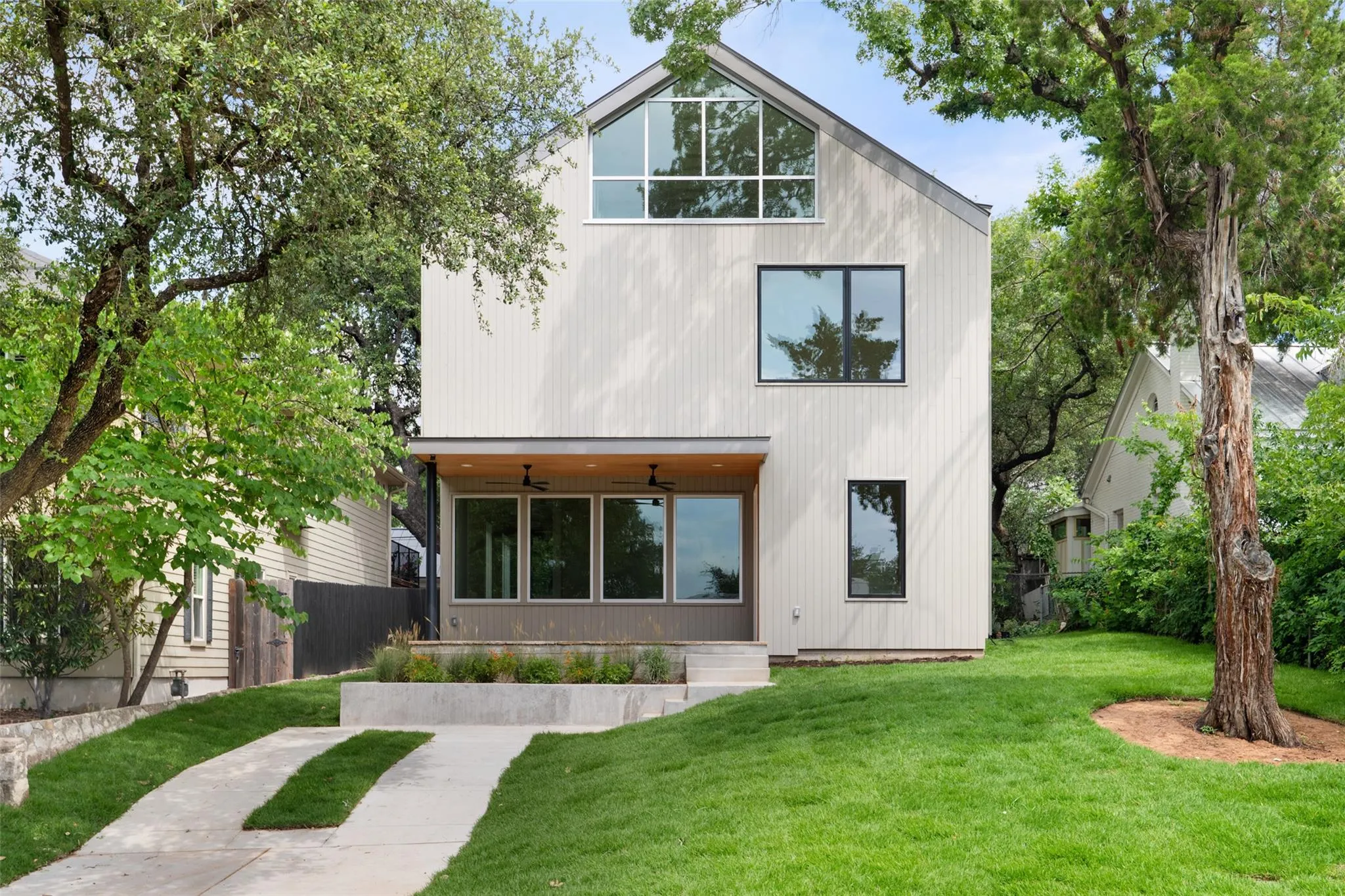 Photo 2 of 1503 ALTA VISTA AVE