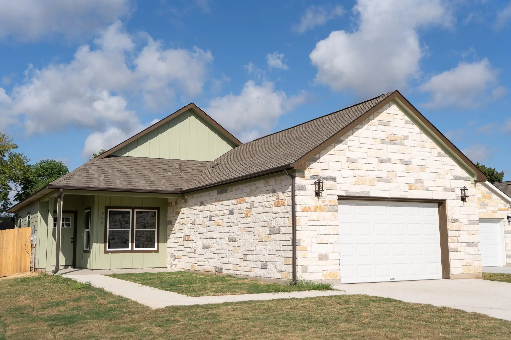 Photo 3 of 305 STRING PRAIRIE WAY