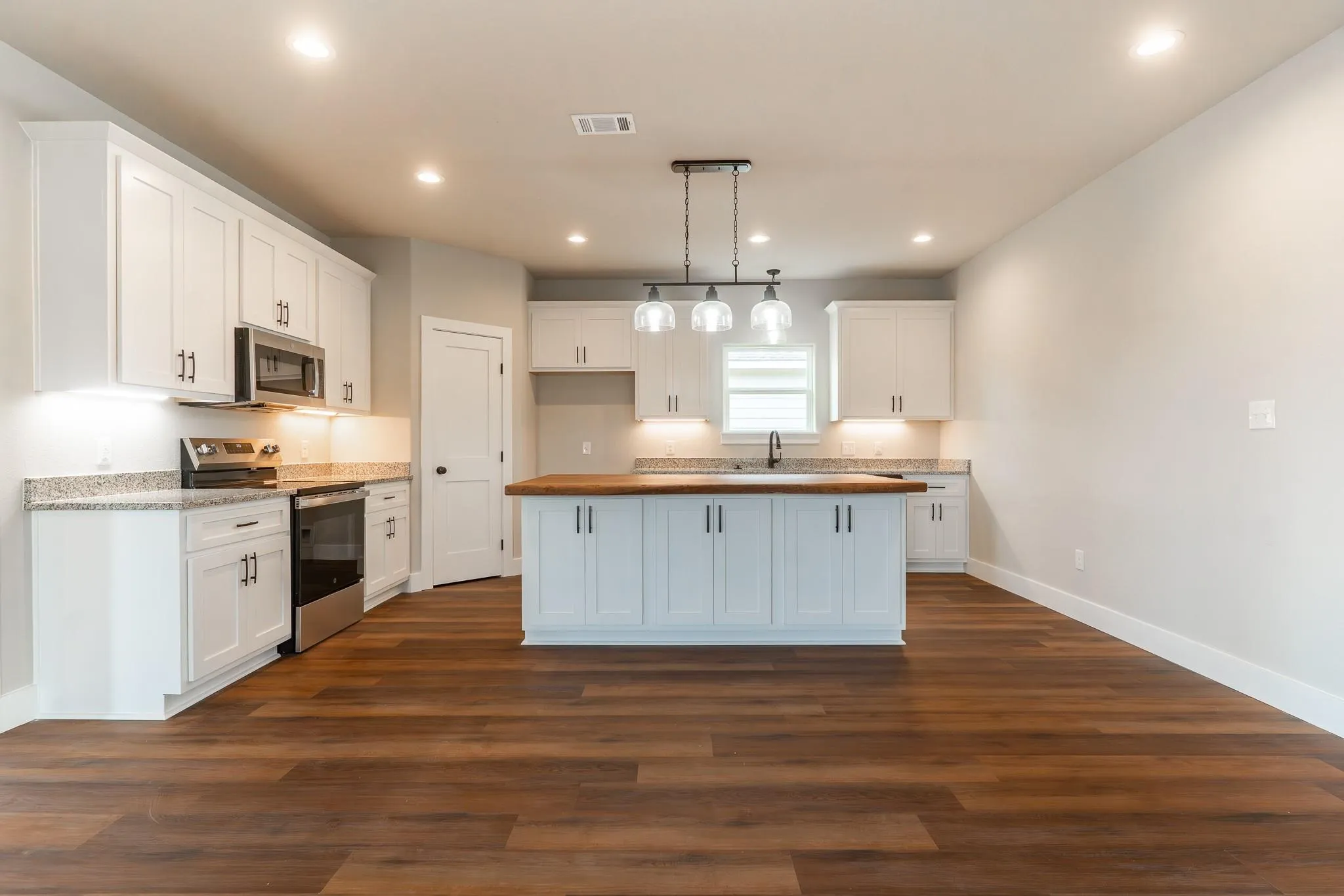 Photo 5 of 305 STRING PRAIRIE WAY