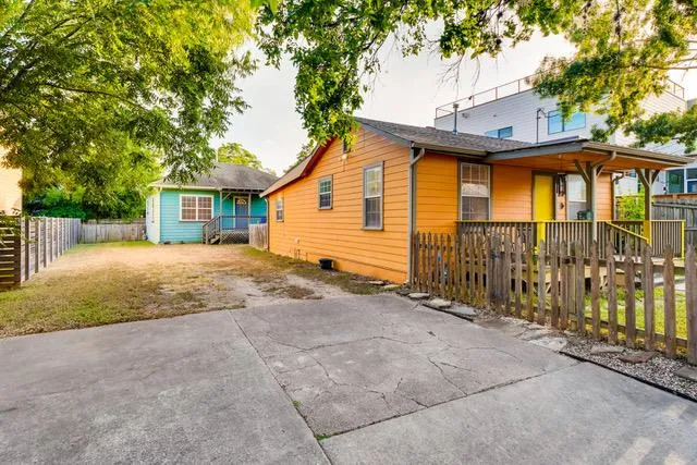 Photo of 711 JEWELL ST #A & B, Austin, 78704