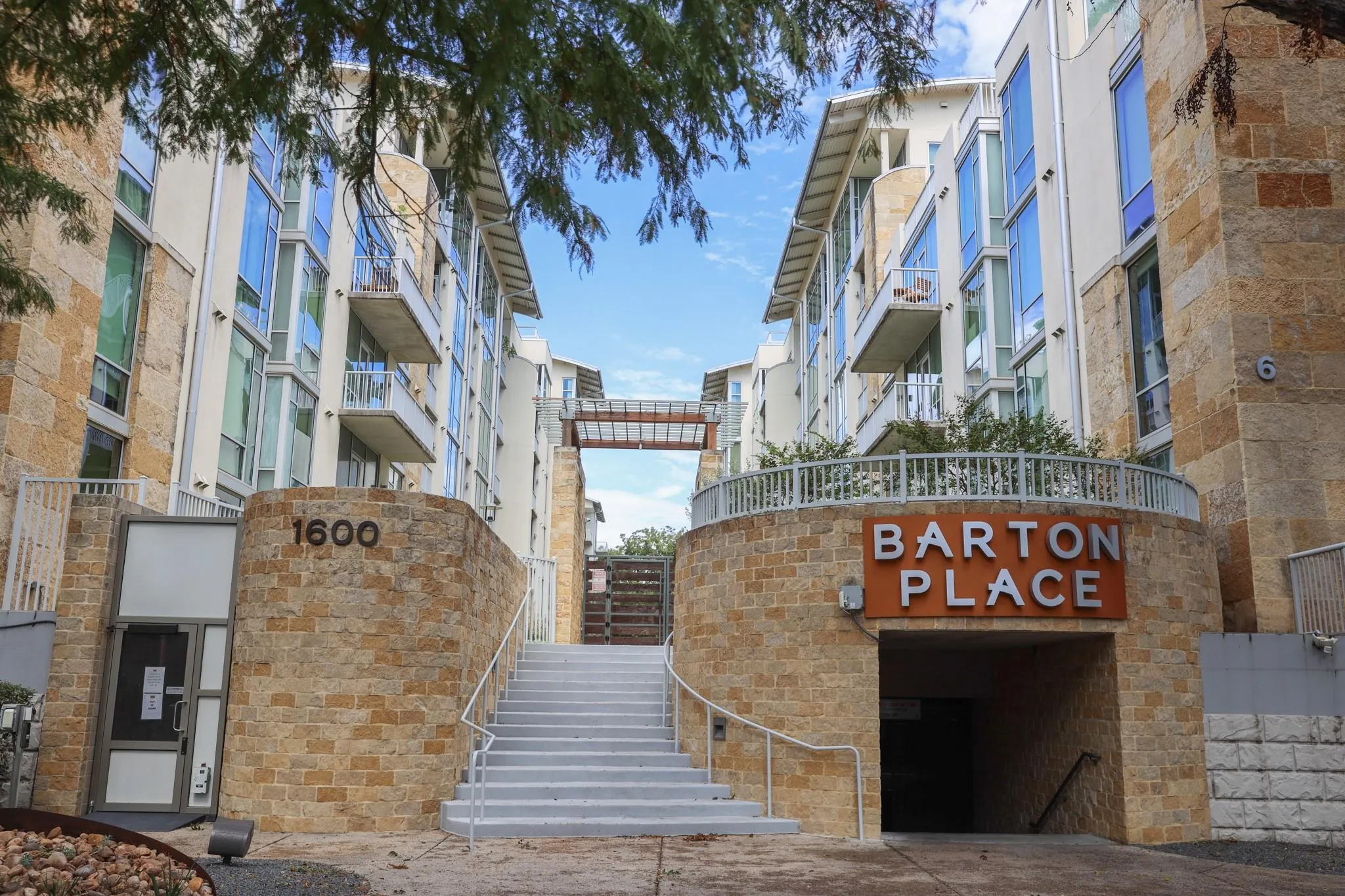 Photo 2 of 1600 BARTON SPRINGS RD #5610
