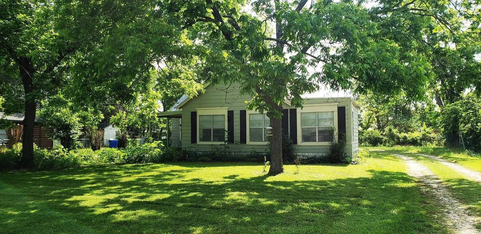 Photo of 2105 NORTH DR, Taylor, TX, 76574