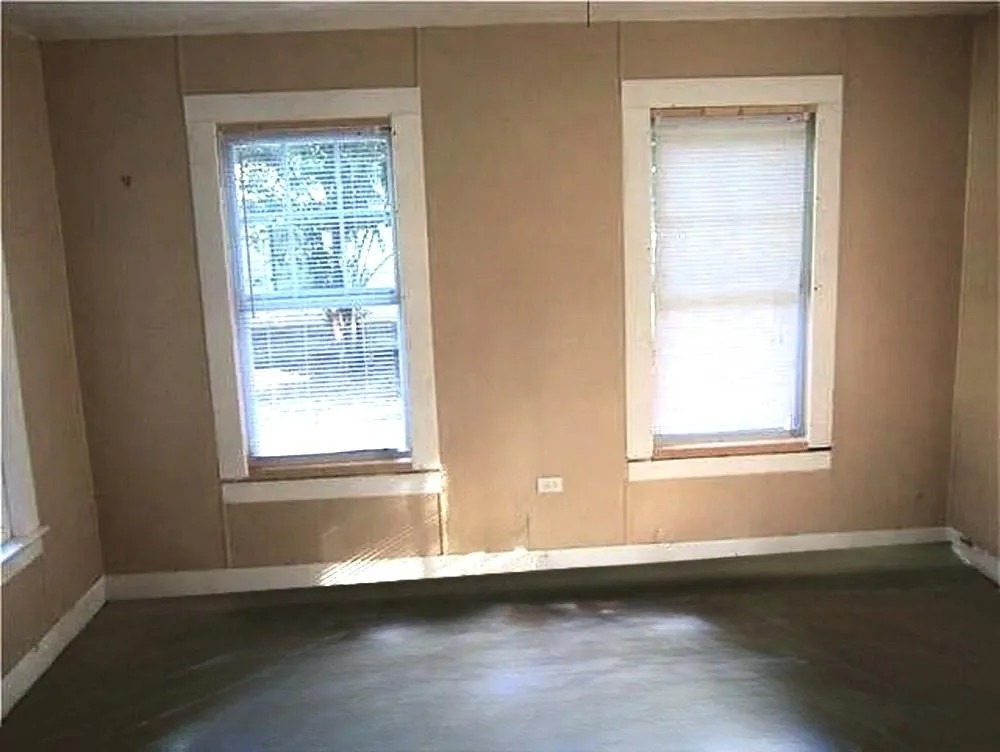 Photo 3 of 2105 NORTH DR