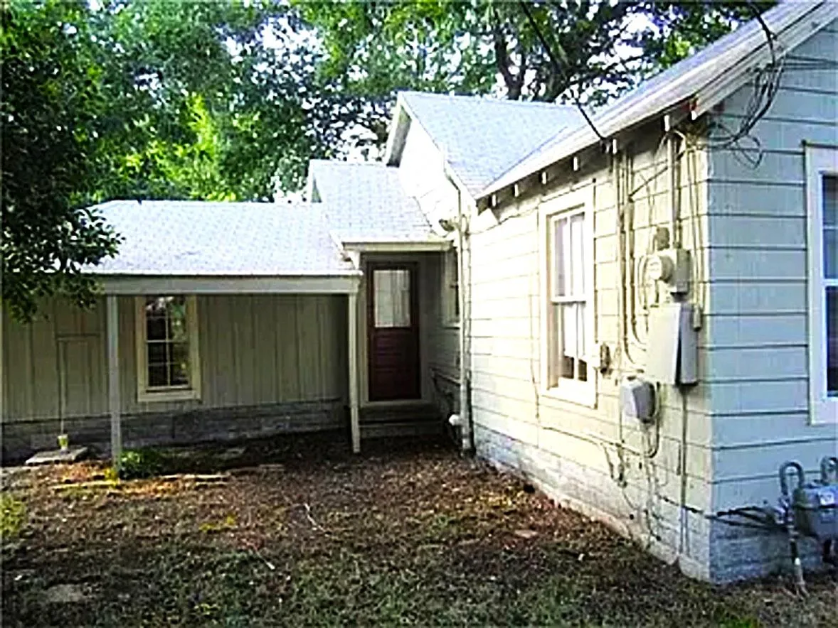 Photo 2 of 2105 NORTH DR