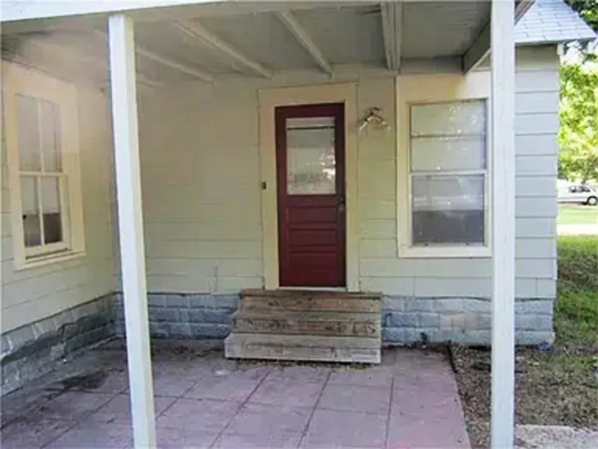 Photo 5 of 2105 NORTH DR