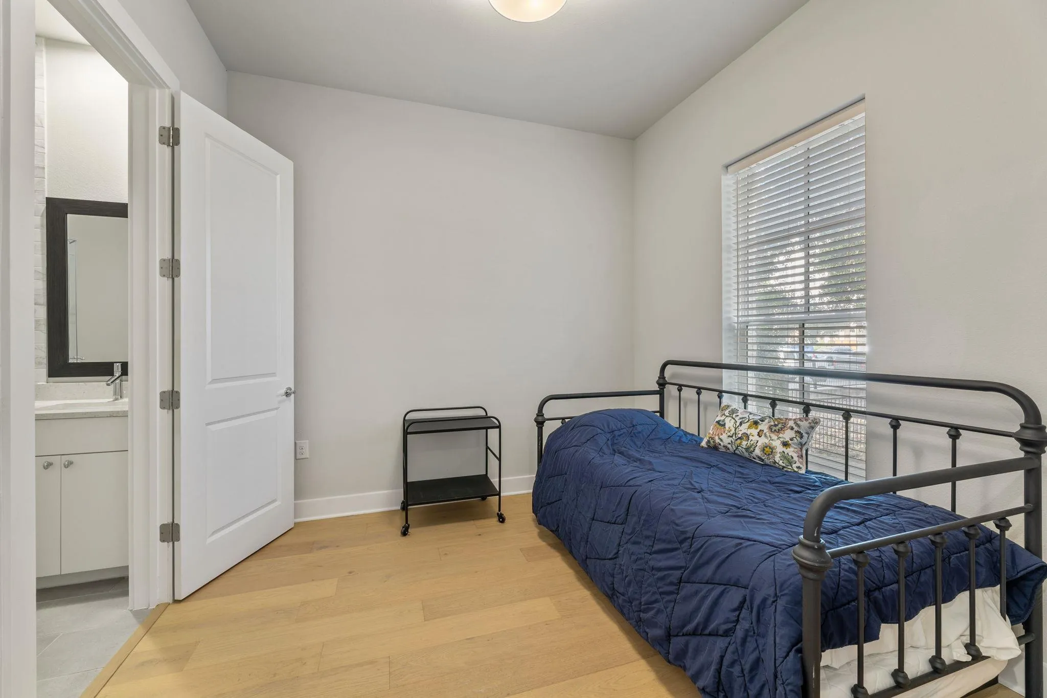 Photo 5 of 1301 TOWN CREEK DR #2