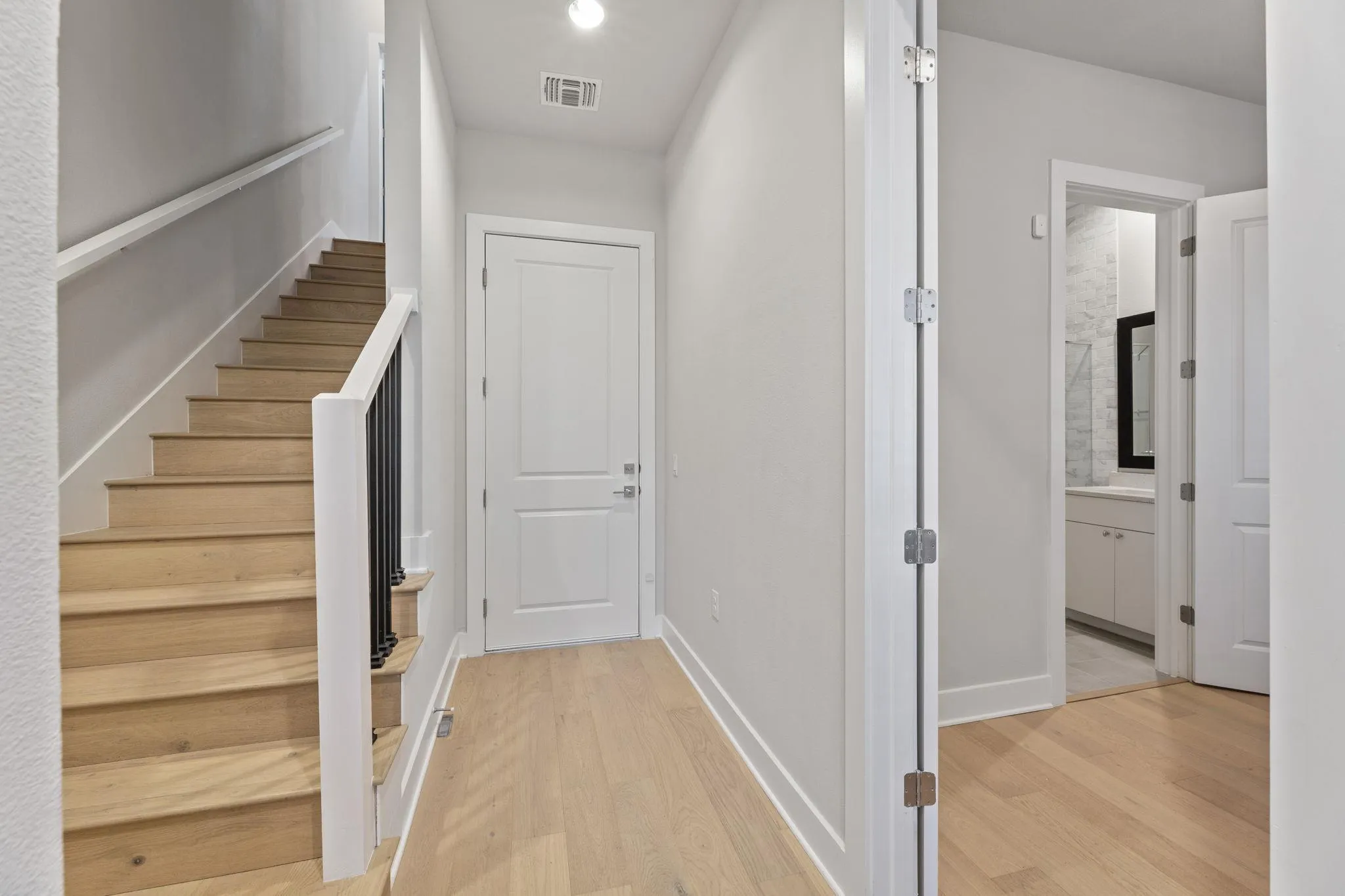 Photo 4 of 1301 TOWN CREEK DR #2