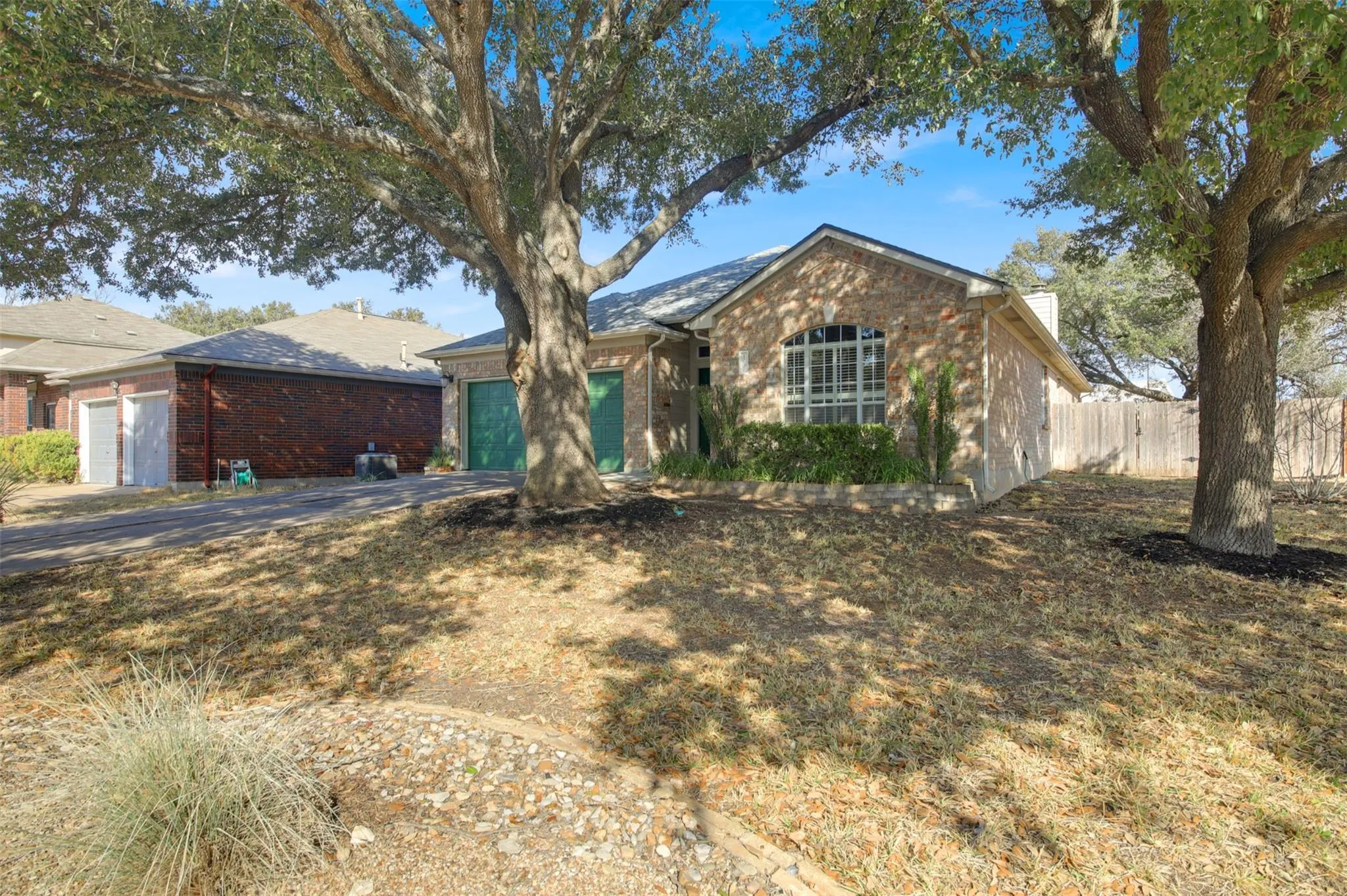 Photo 2 of 1030 DISRAELI CIR