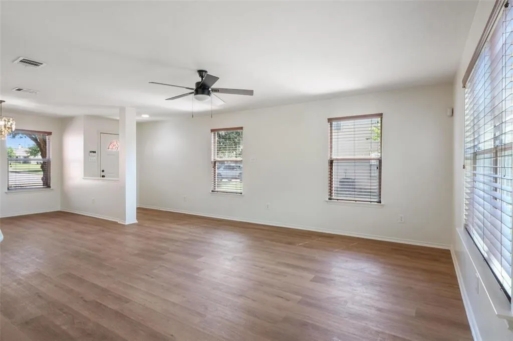 Photo 4 of 1539 APOLLO CIR