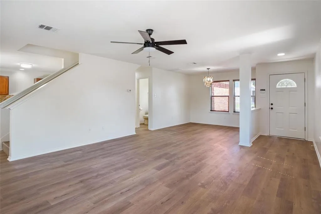 Photo 3 of 1539 APOLLO CIR