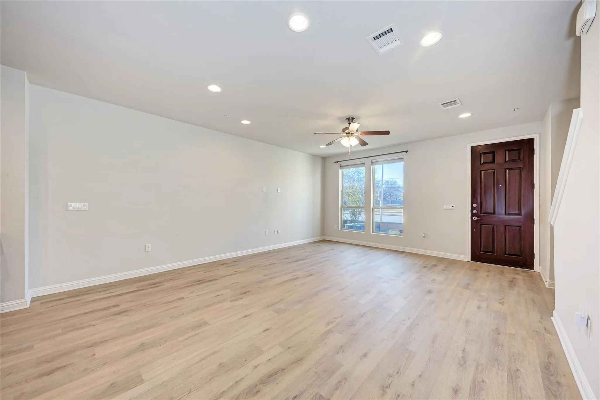 Photo 4 of 6814 E RIVERSIDE DR #32