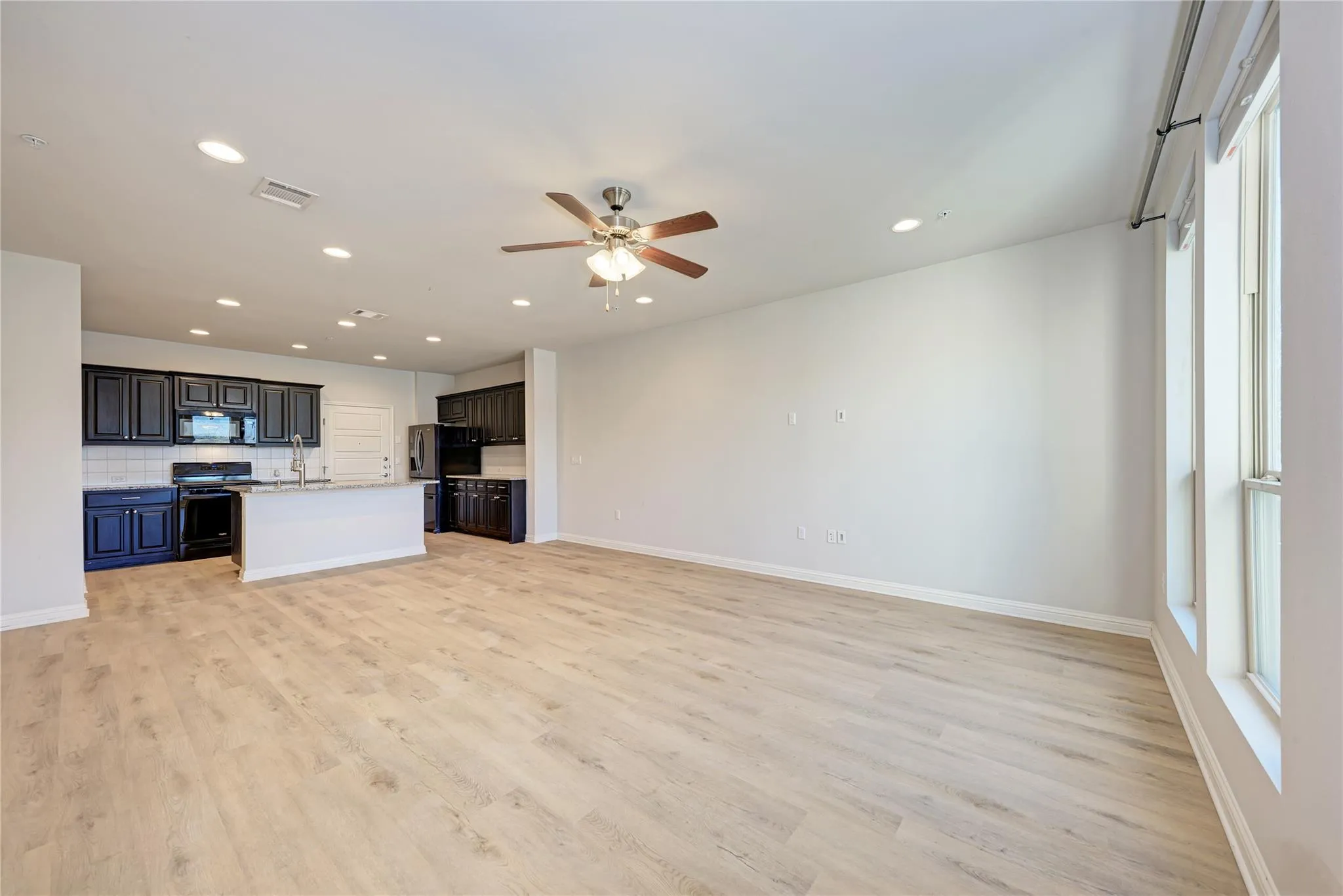 Photo 2 of 6814 E RIVERSIDE DR #32