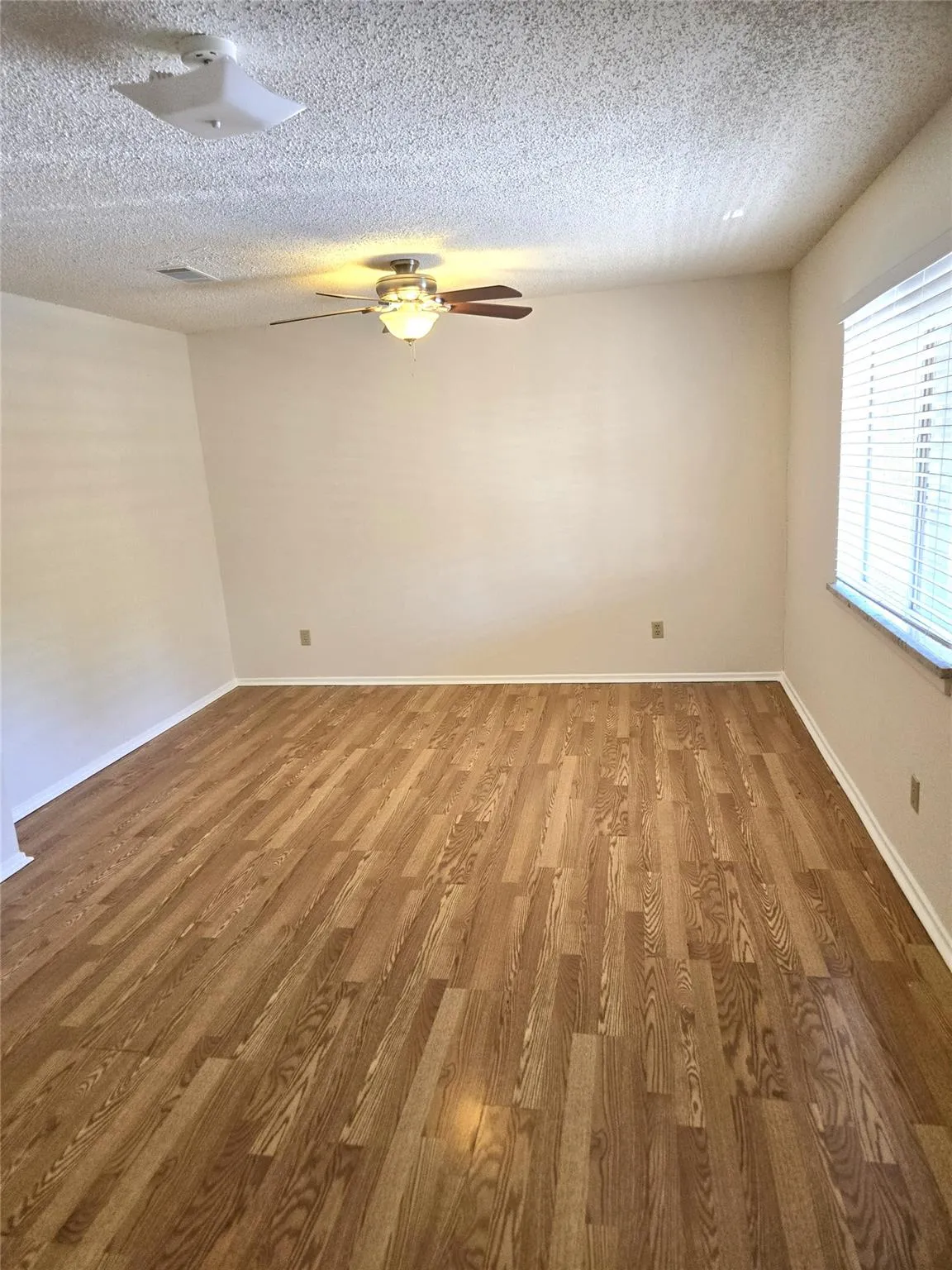 Photo 4 of 203 S MITCHELL ST ST #4