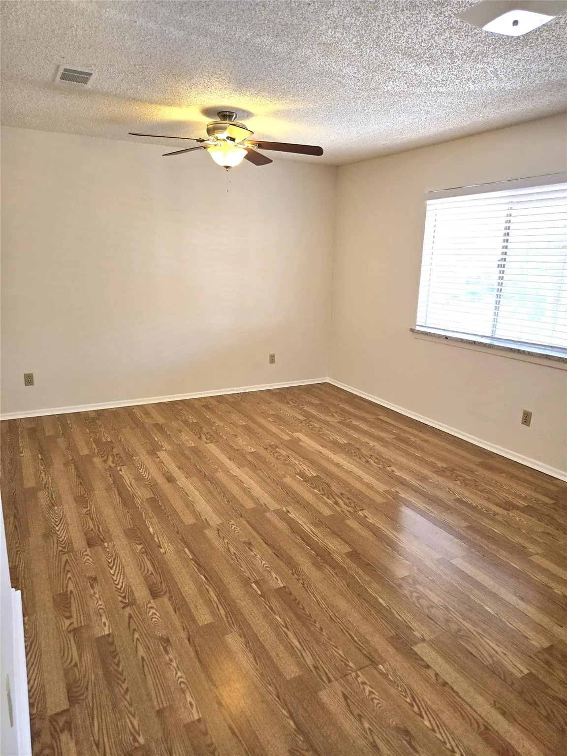 Photo 5 of 203 S MITCHELL ST ST #4
