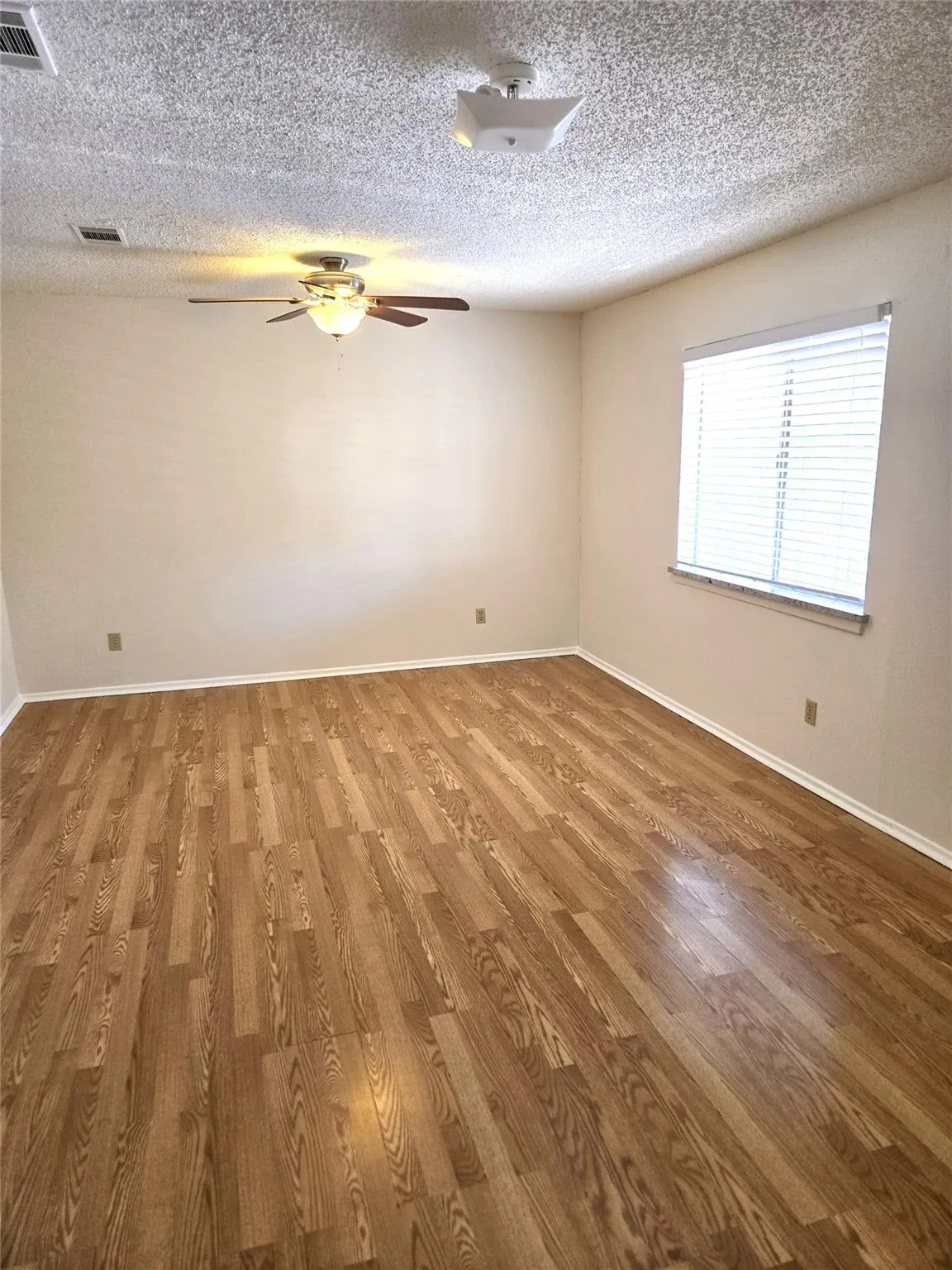 Photo 3 of 203 S MITCHELL ST ST #4