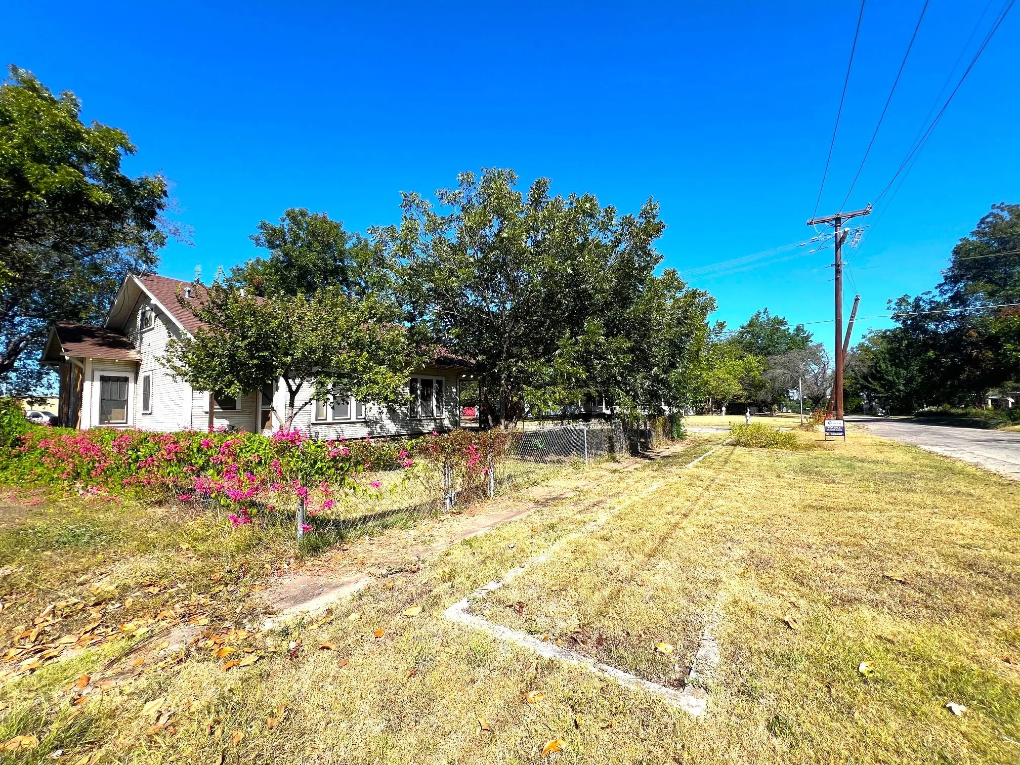 Photo of 525 WASHBURN ST, Taylor, TX, 76574