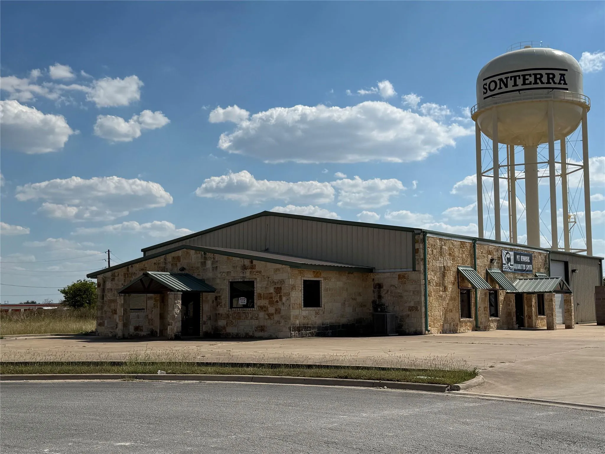 Photo of 321 LIMESTONE TER, Jarrell, TX, 76537