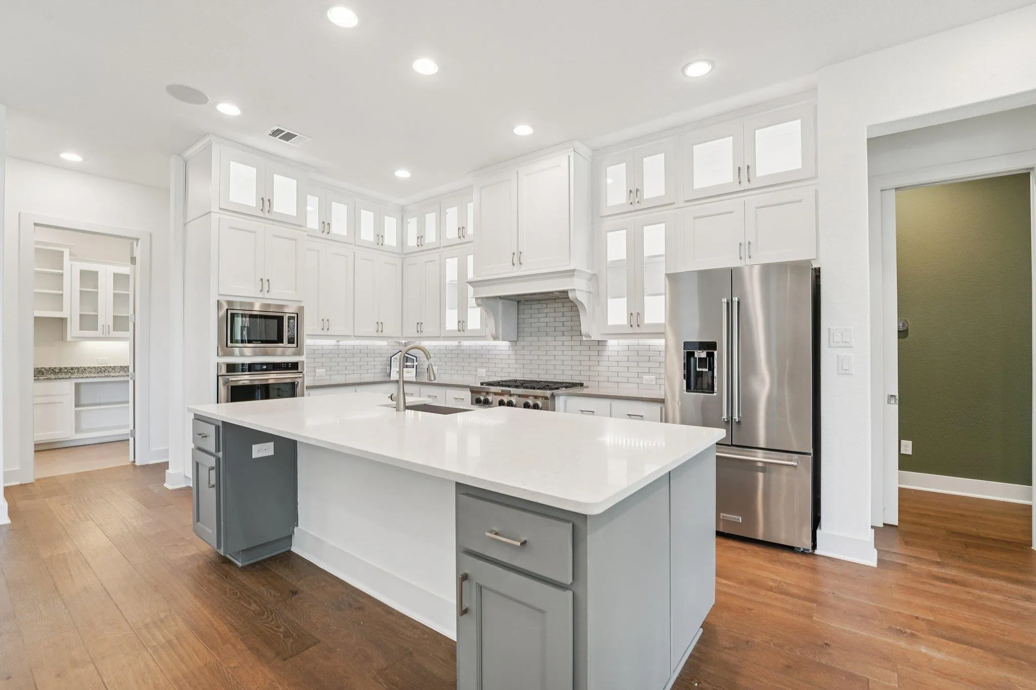 Photo of 100 BAREFOOT PARK LN, Georgetown, TX, 78628