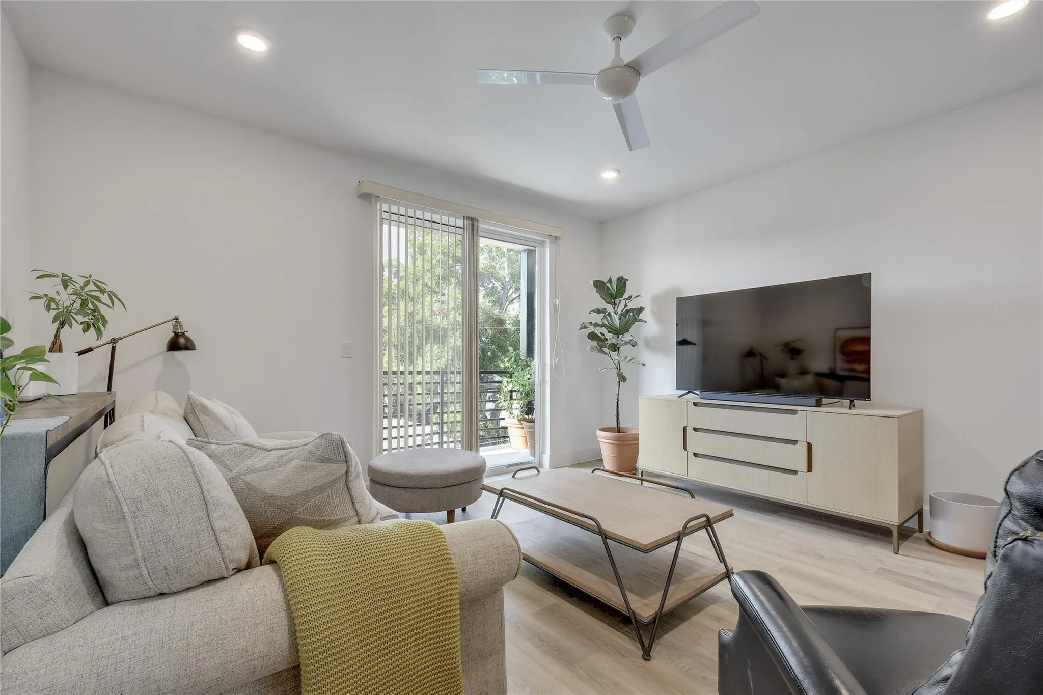 Photo 4 of 2709 E 5TH ST #2305