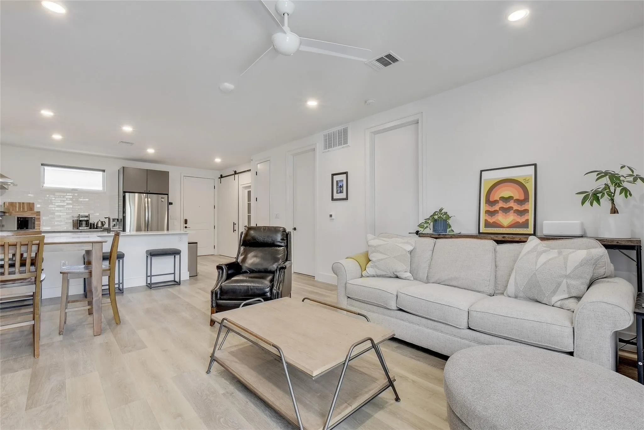 Photo 3 of 2709 E 5TH ST #2305