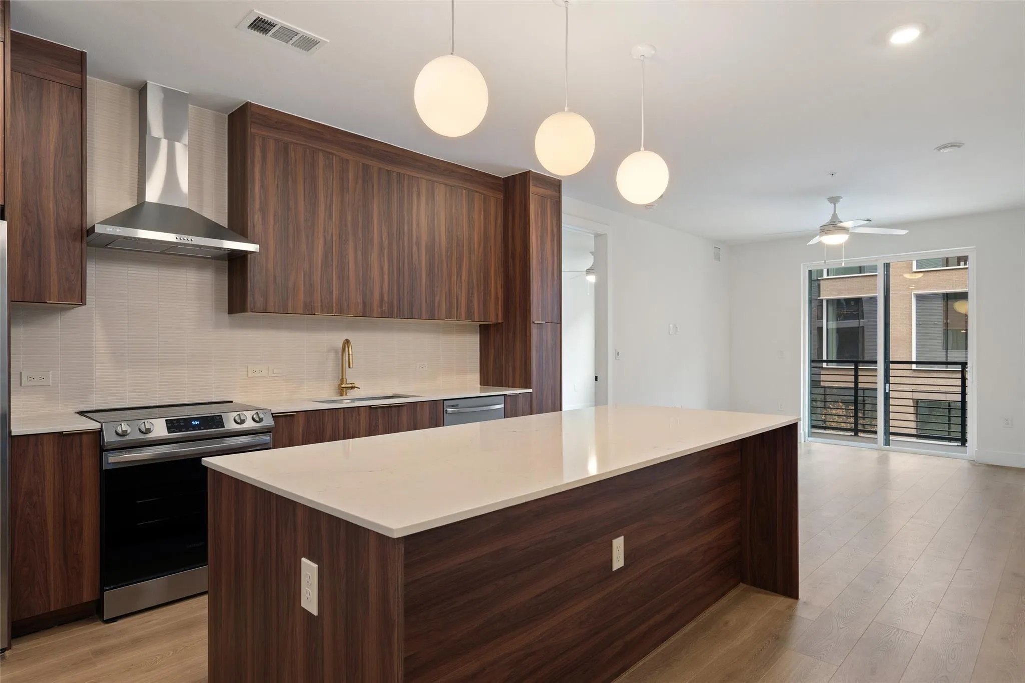 Photo 5 of 1701 SIMOND AVE #206
