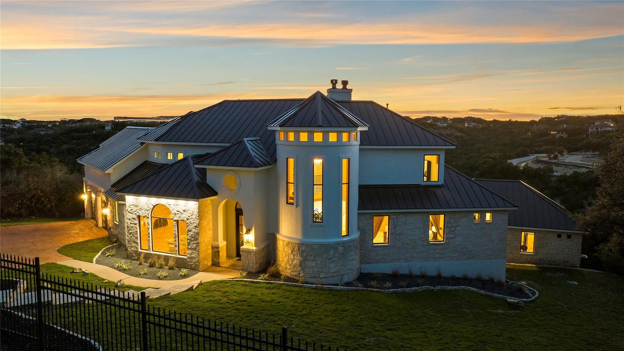 Photo of 5009 MC INTYRE CIR, Austin, TX, 78734