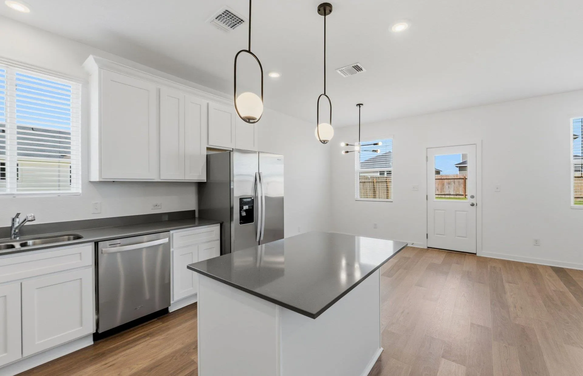Photo 4 of 113 LINDHEIMER LN