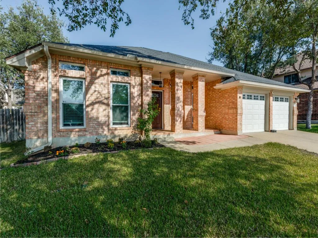 Photo 4 of 1902 OVERLAND DR