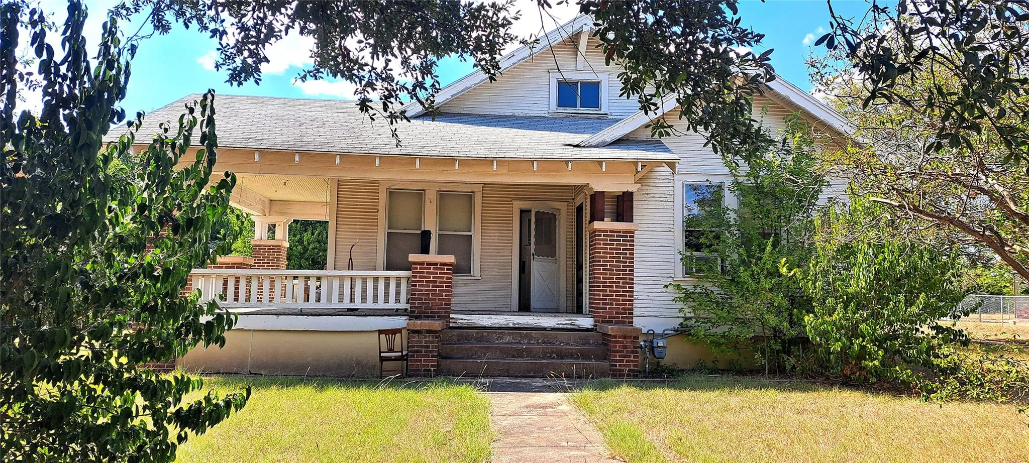 Photo of 507 SLOAN ST, Taylor, TX, 76574