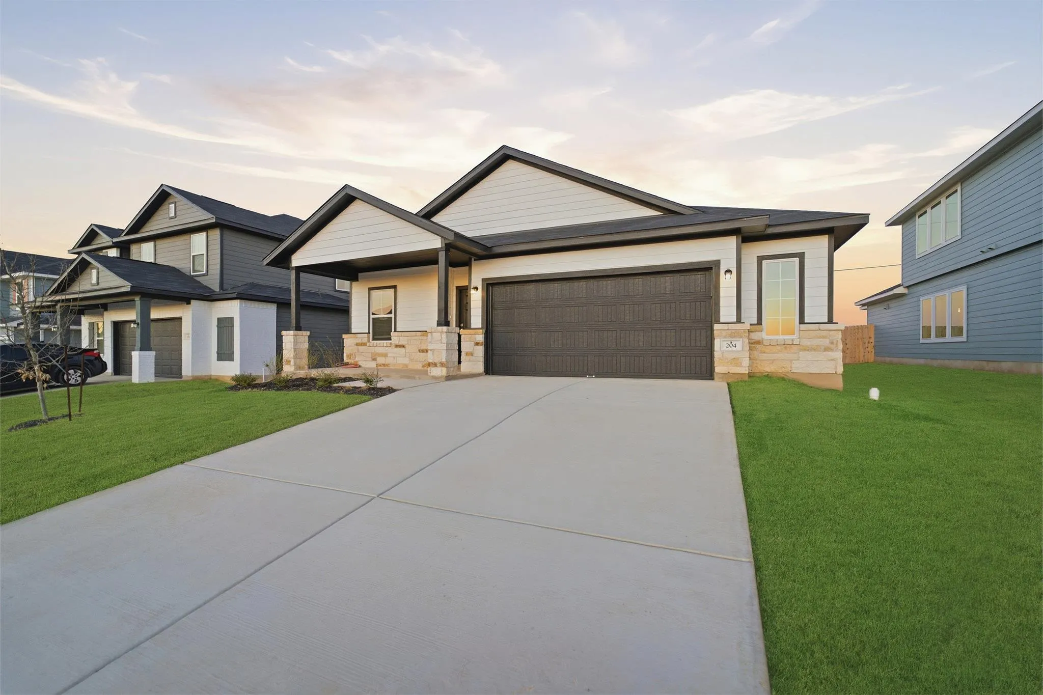 Photo 4 of 204 QUAIL CONVEY DR