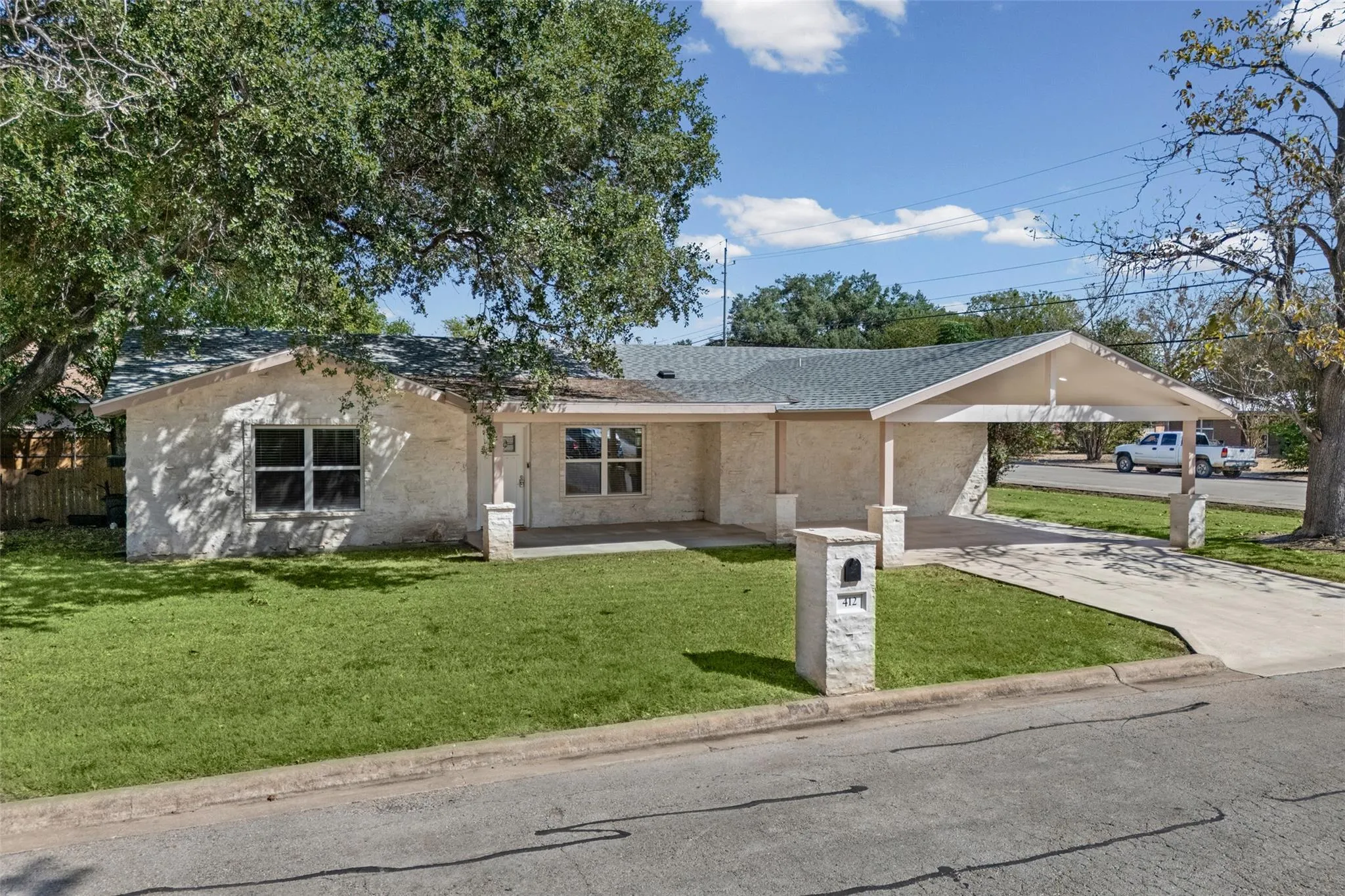 Photo of 412 OAK ST, Bastrop, TX, 78602