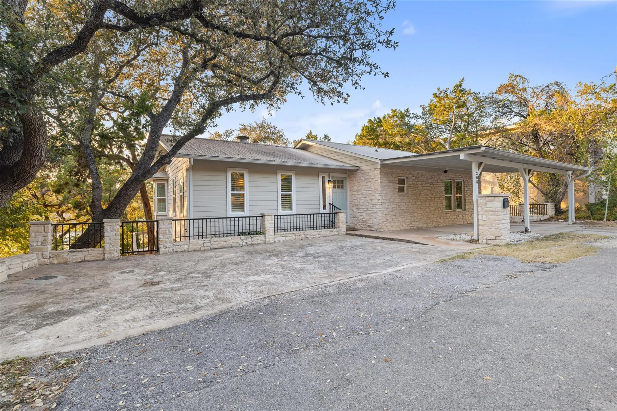 Photo 2 of 308 CEDAR HURST LN