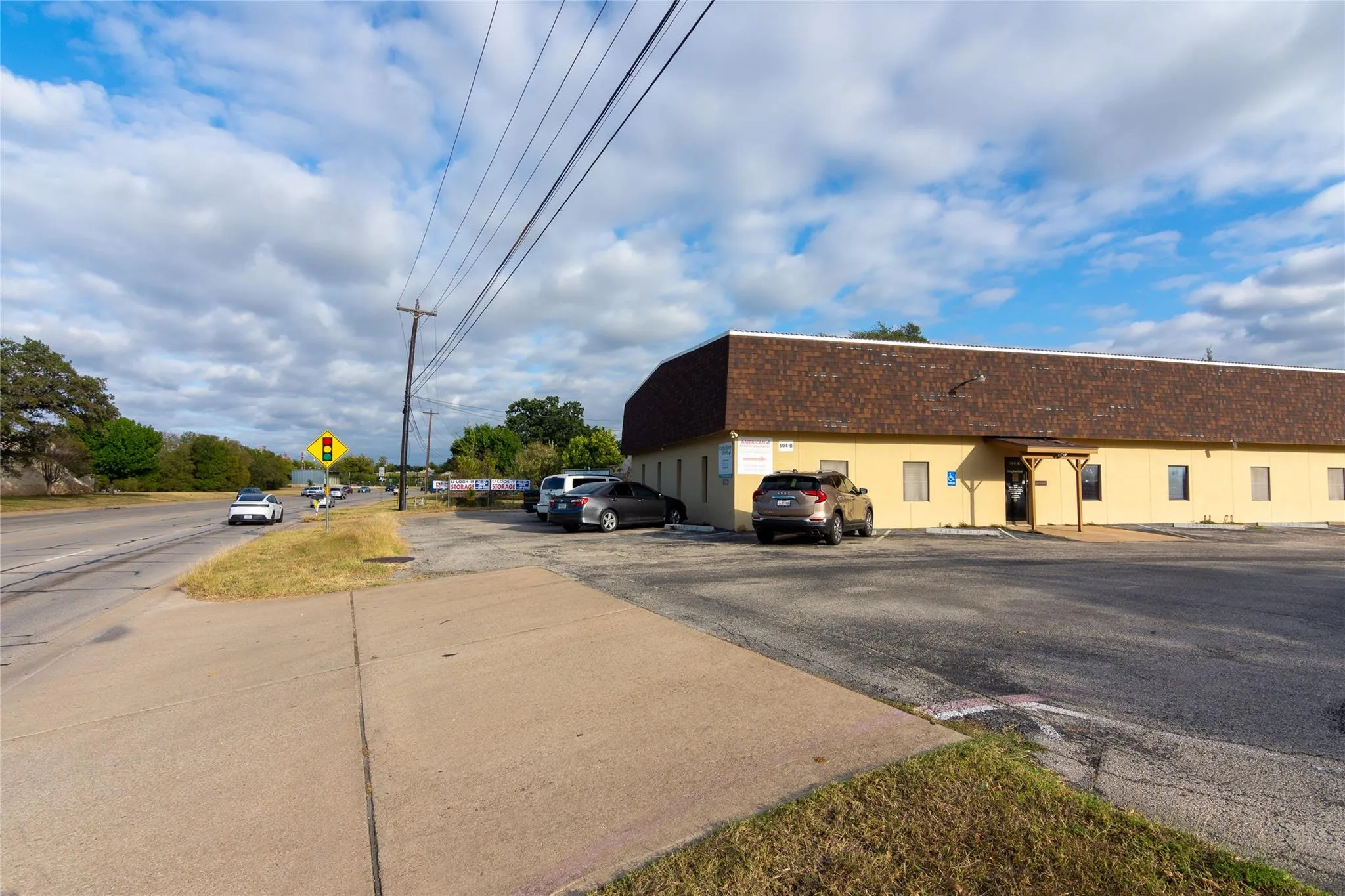 Photo 3 of 504 LEANDER RD