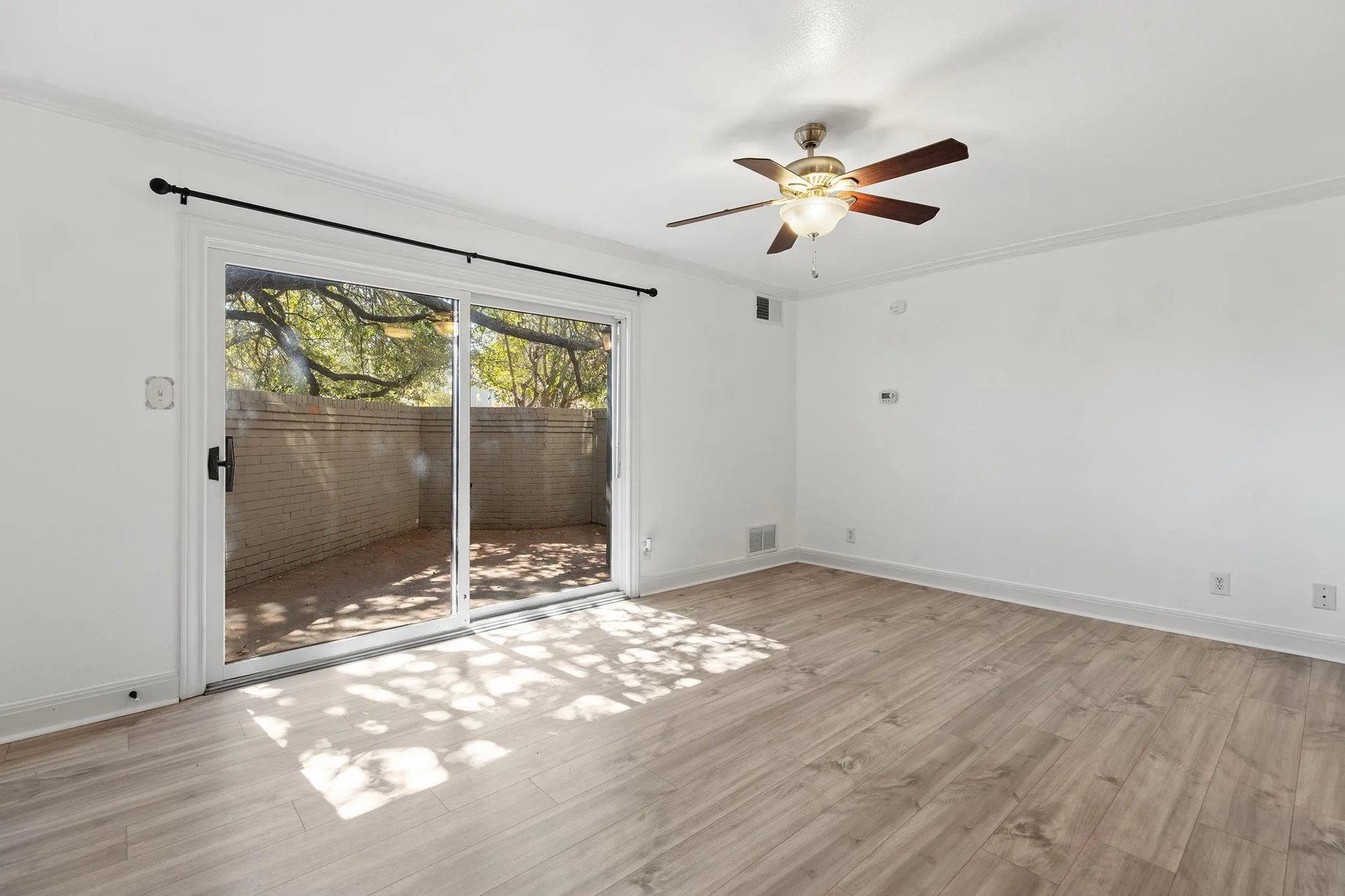 Photo 3 of 2500 STECK AVE #5