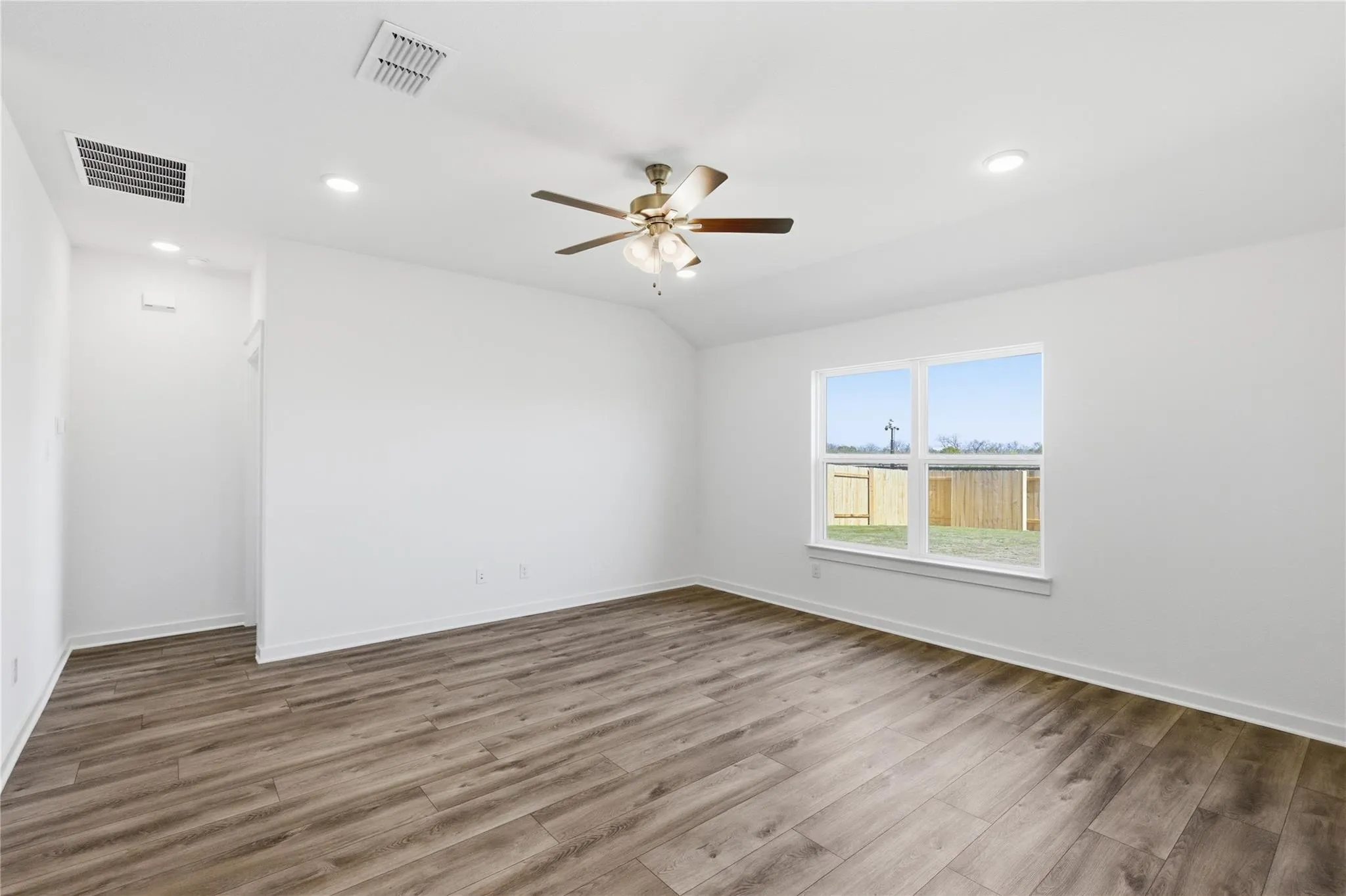 Photo 4 of 191 ORIOLE ST