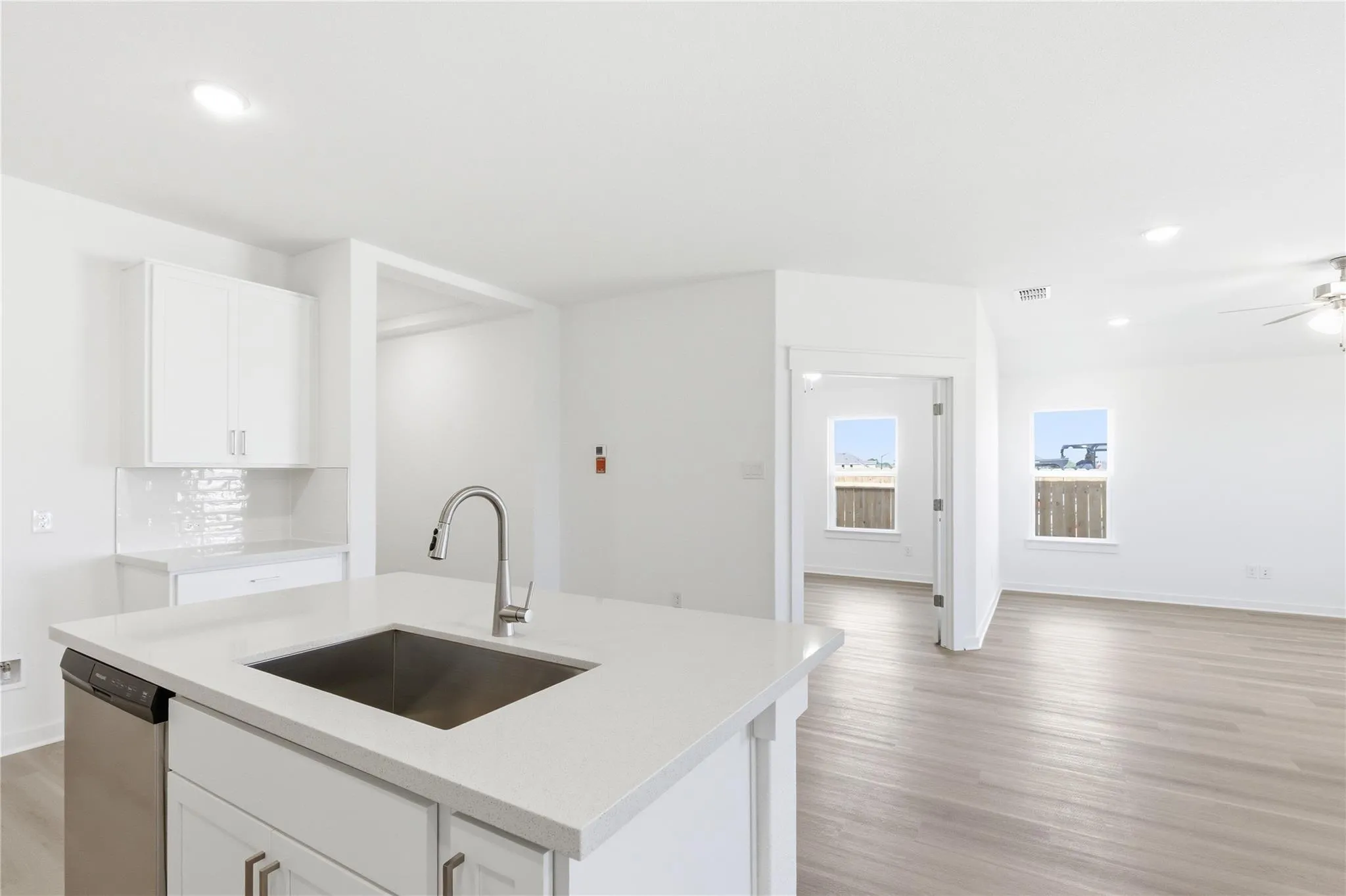 Photo 5 of 263 ORIOLE ST