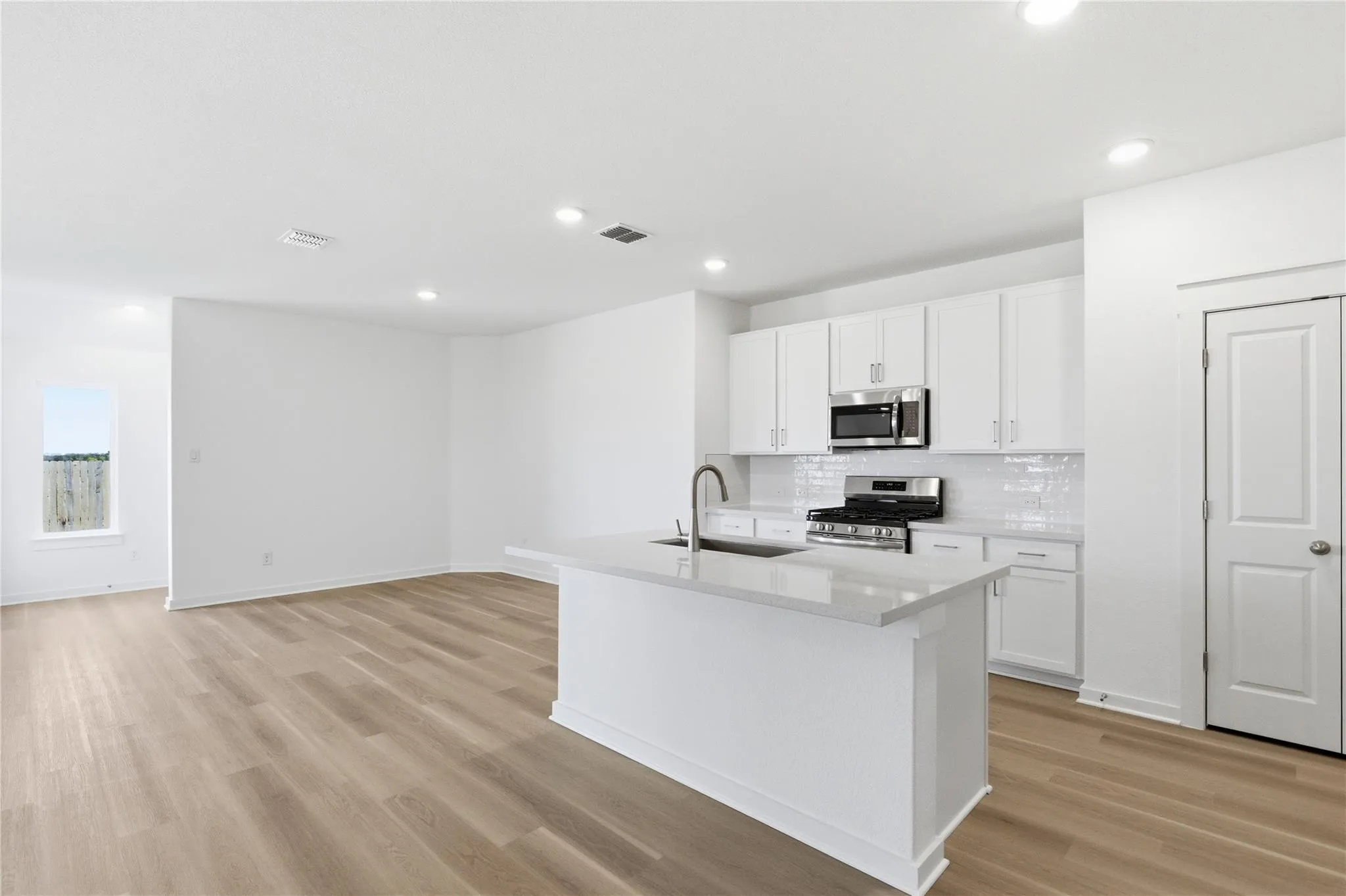 Photo 3 of 263 ORIOLE ST