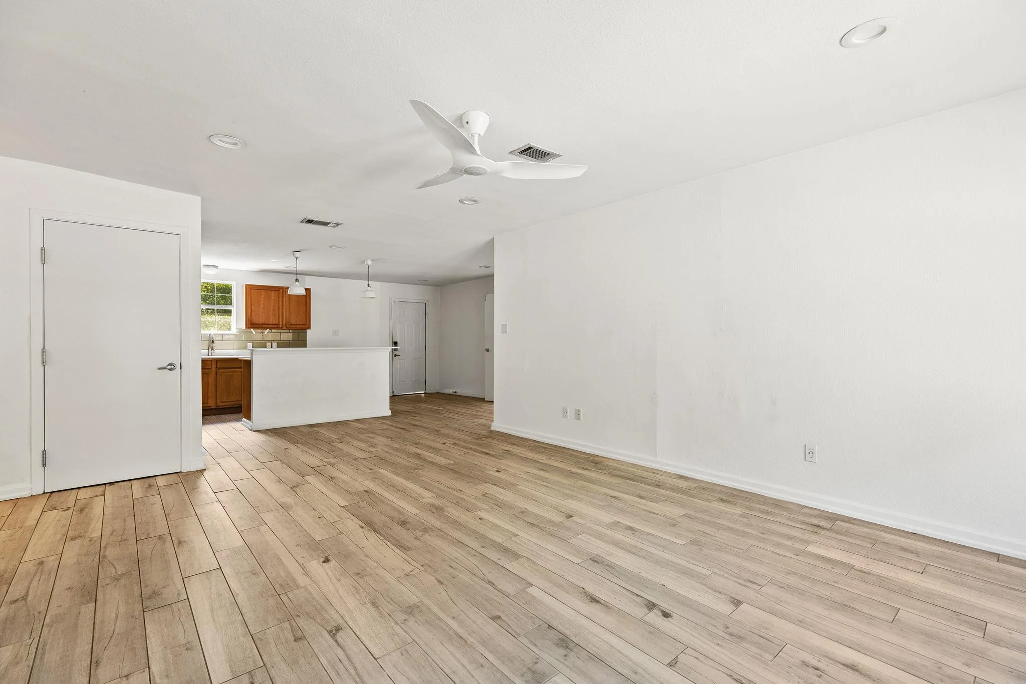 Photo 4 of 5307 LEDESMA RD
