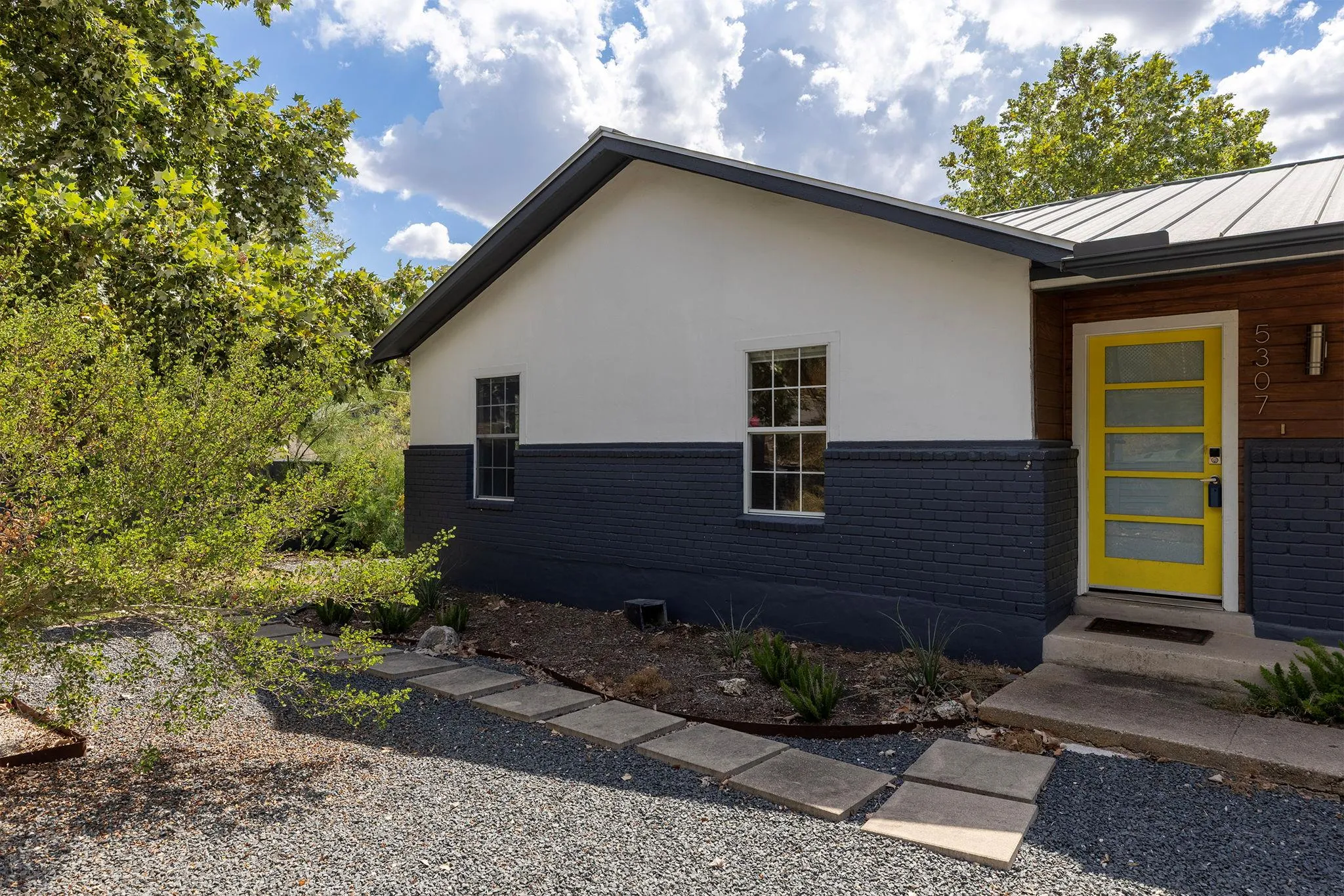 Photo 3 of 5307 LEDESMA RD