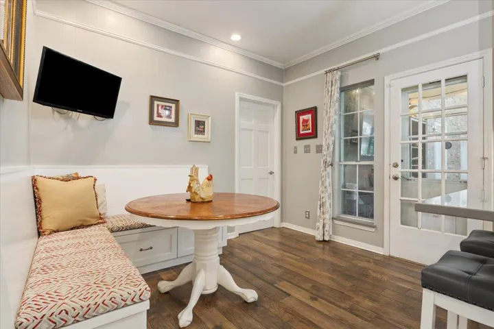 Enjoy casual dining in the kitchen with this breakfast nook or banquette.  Watch your morning news while sipping your coffee...