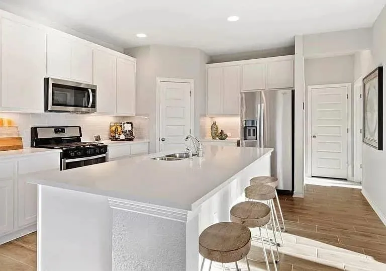 Photo 3 of 701 HAYS HILL DR