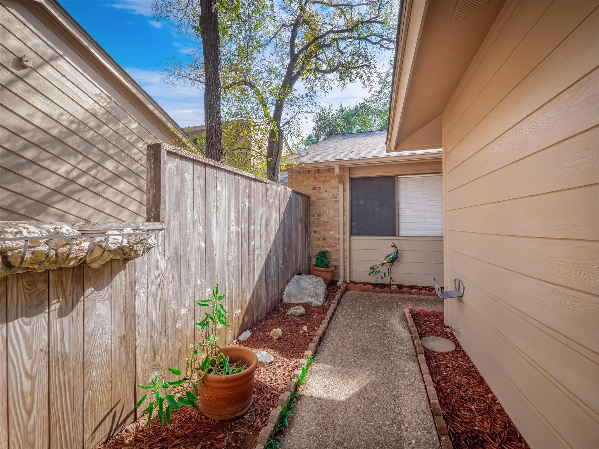 Photo 3 of 7211 LAKEWOOD DR #E118