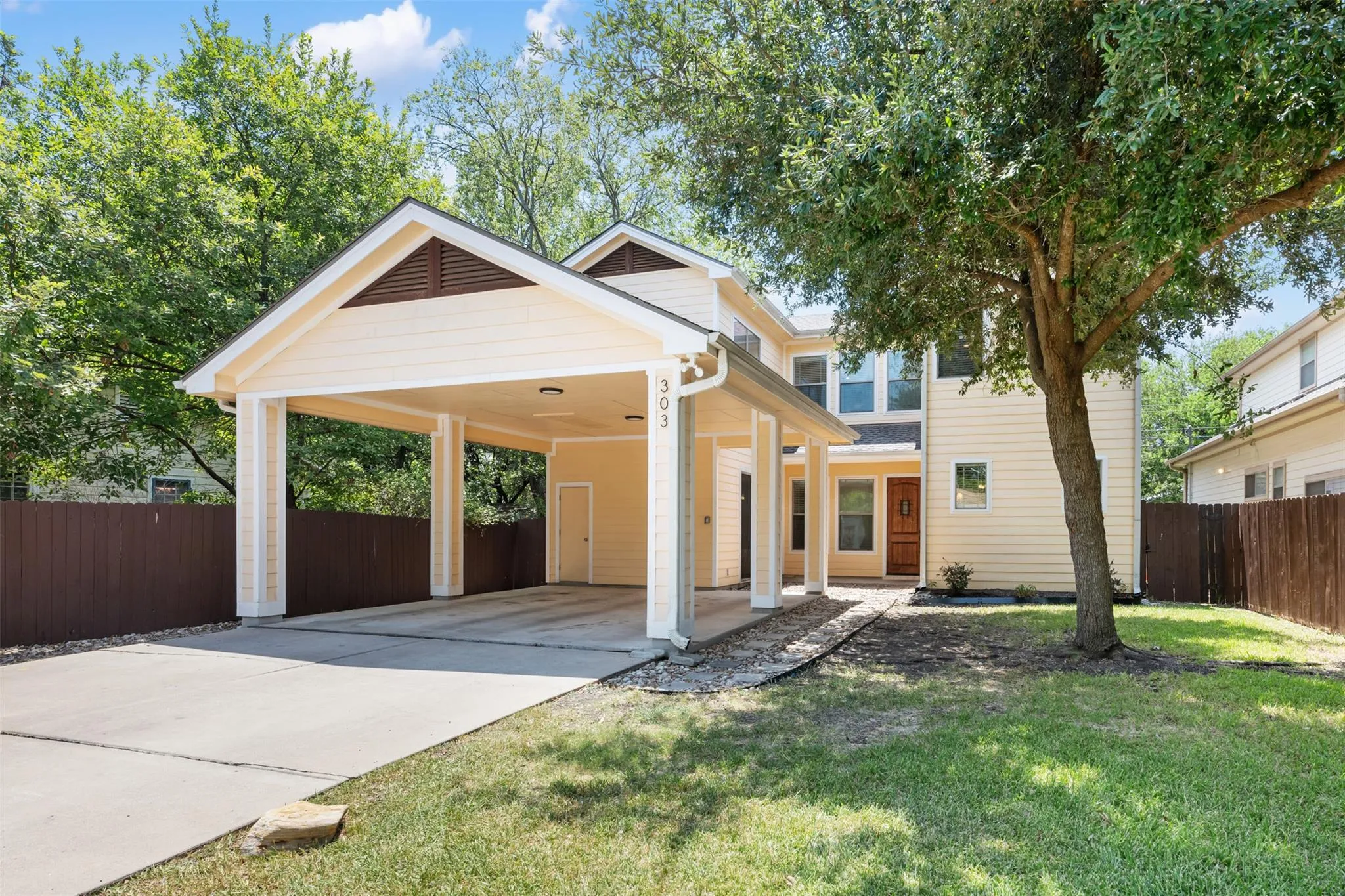 Photo of 303 ZENNIA ST, Austin, 78751