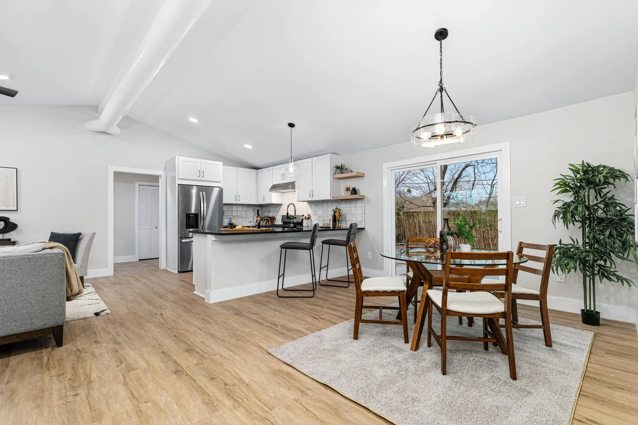 Photo 4 of 5605 OVERBROOK DR