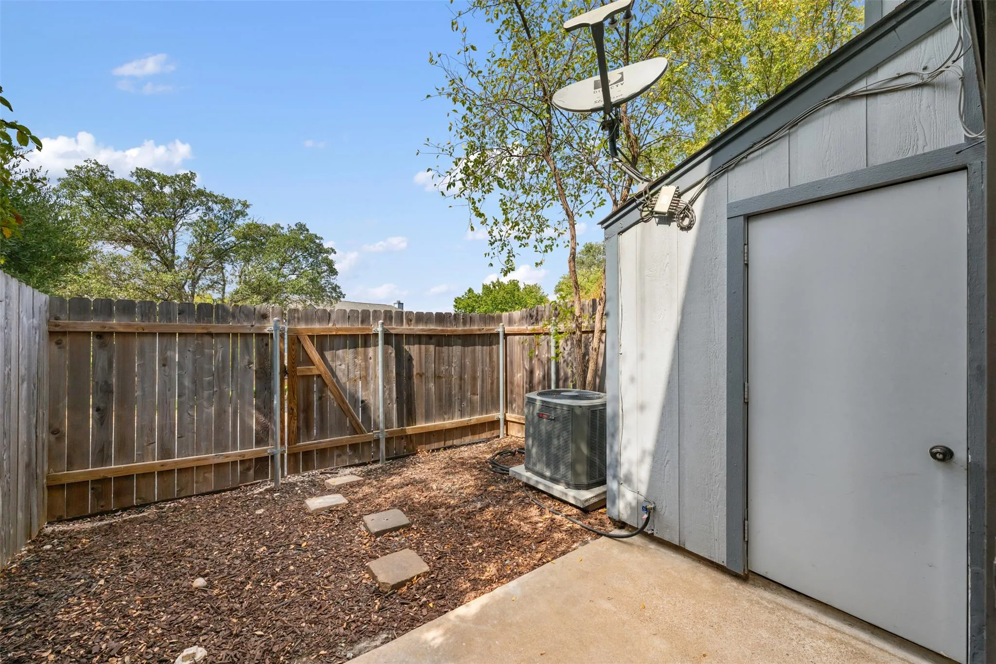 Photo 2 of 1411 N GRACY FARMS LN N #100